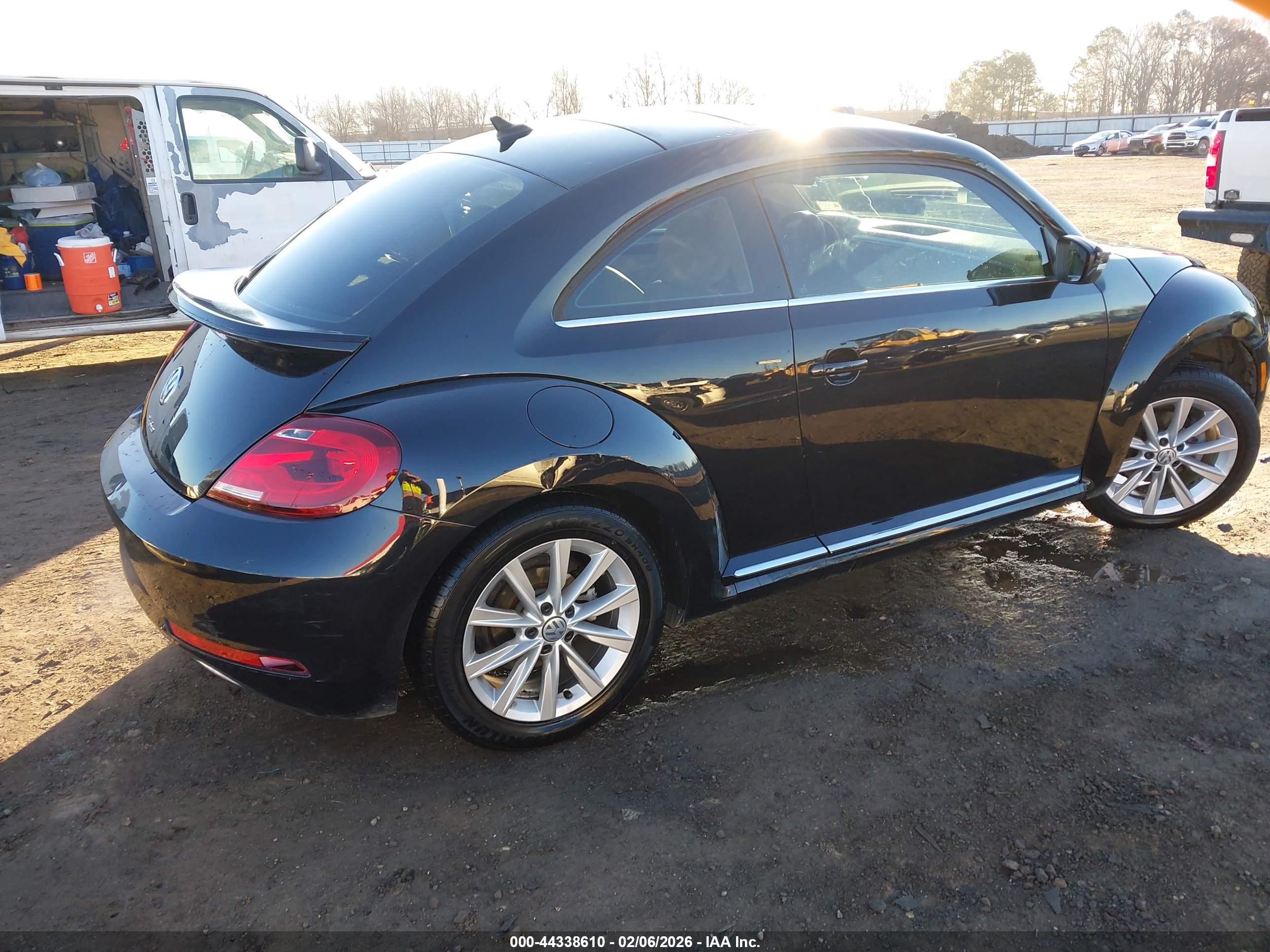 VOLKSWAGEN BEETLE image 4