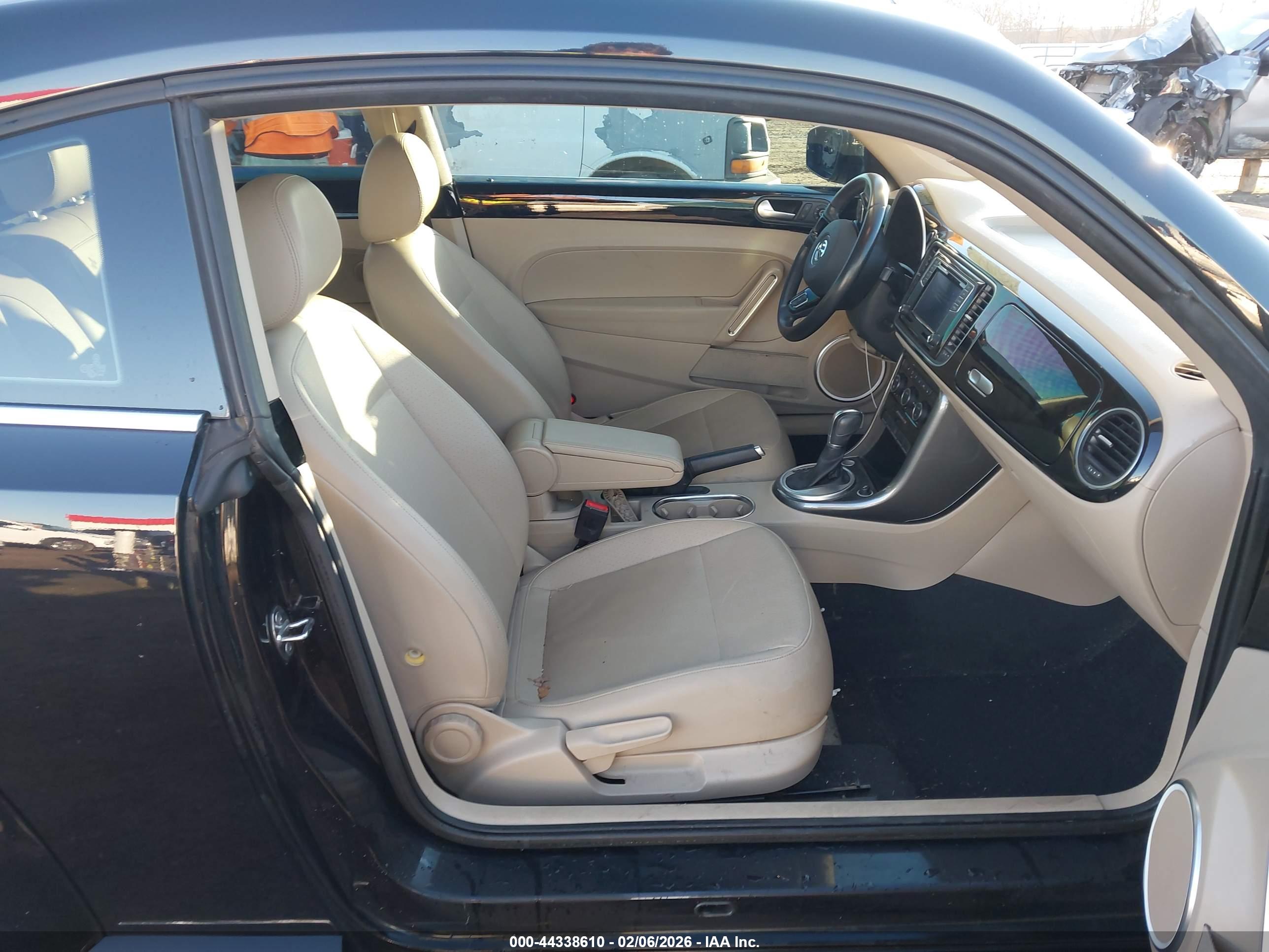 VOLKSWAGEN BEETLE image 5