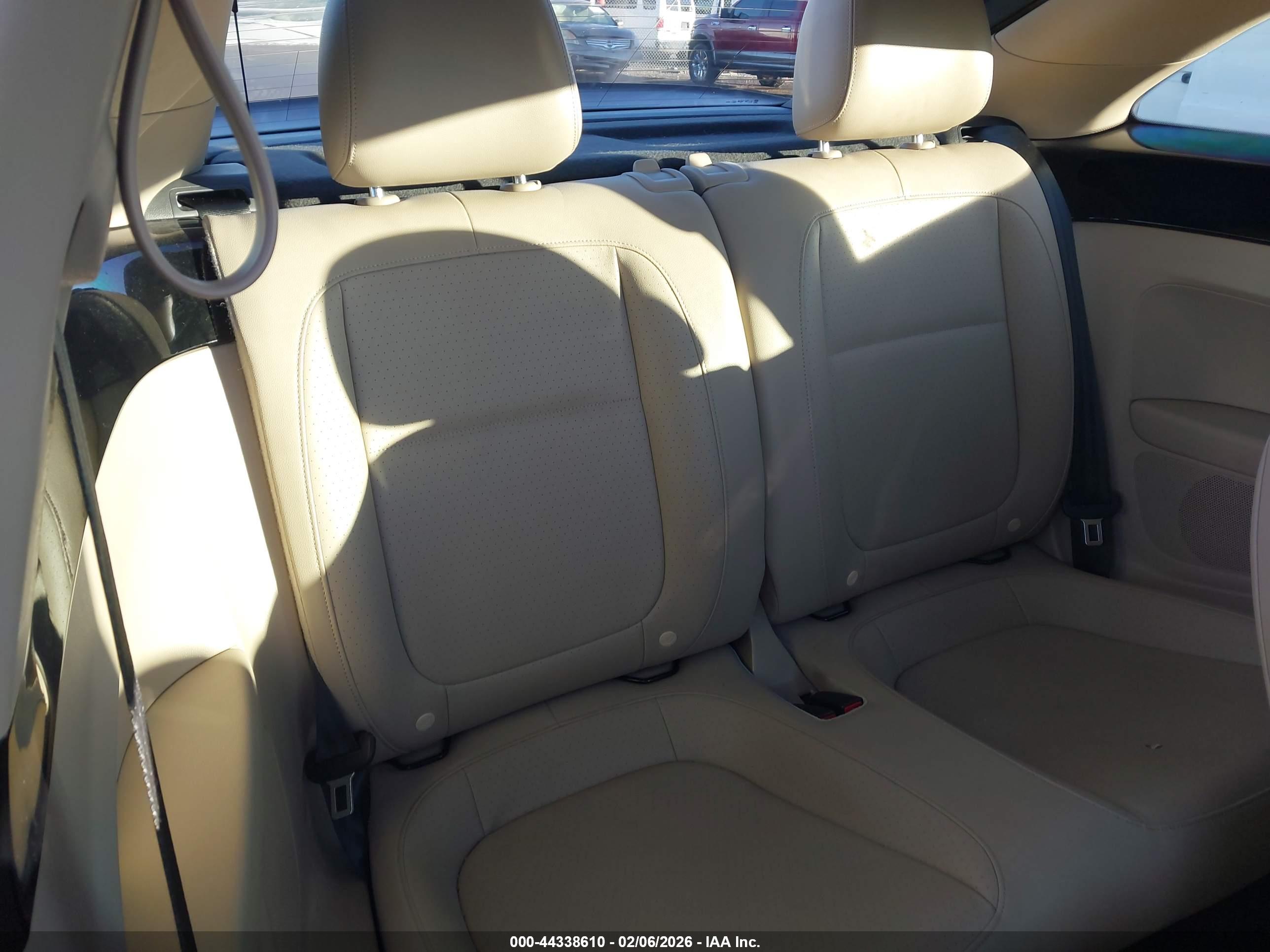 VOLKSWAGEN BEETLE image 8