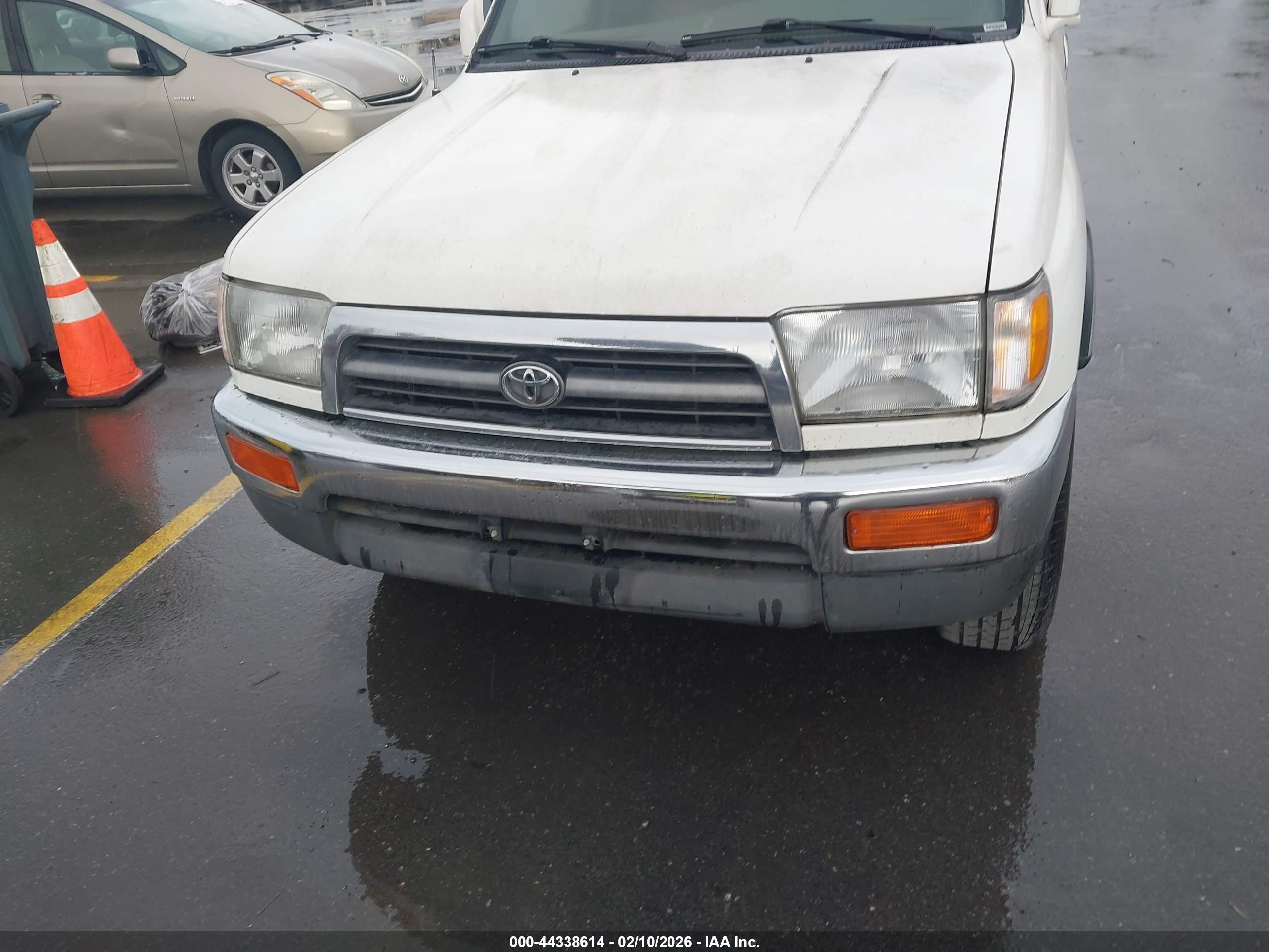 TOYOTA 4RUNNER image 6