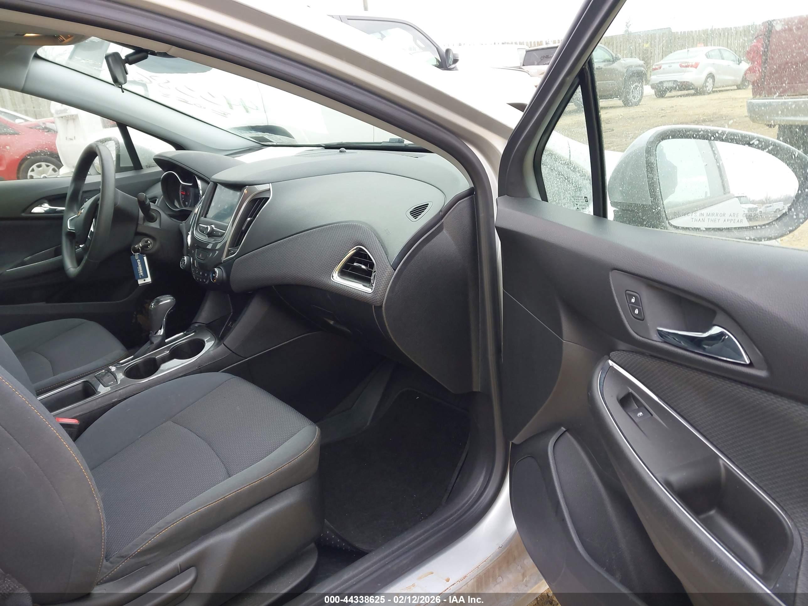 CHEVROLET CRUZE image 5