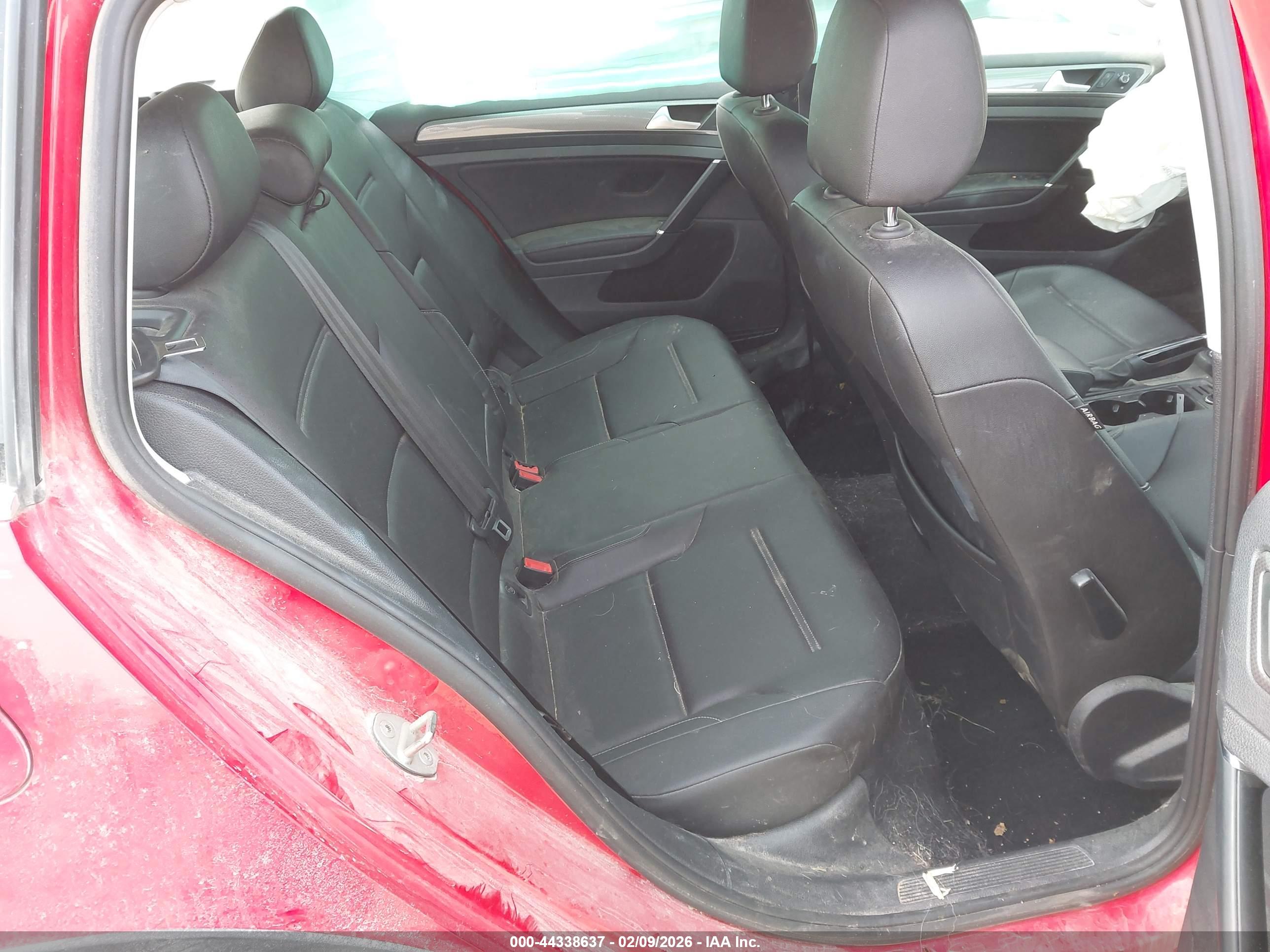 VOLKSWAGEN GOLF image 8