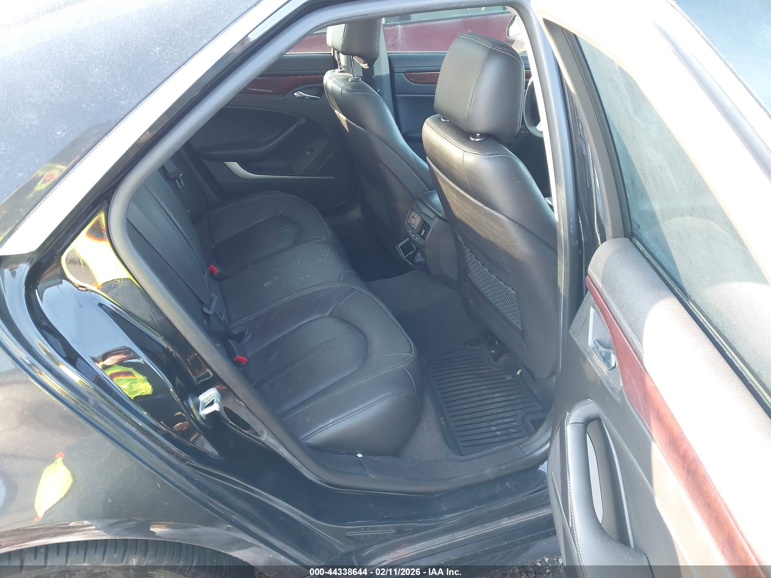 CADILLAC CTS image 8