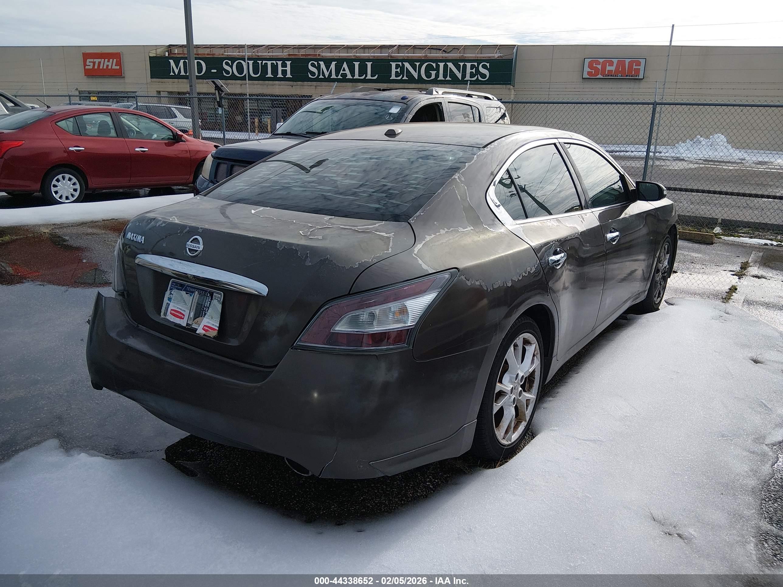 NISSAN MAXIMA image 4