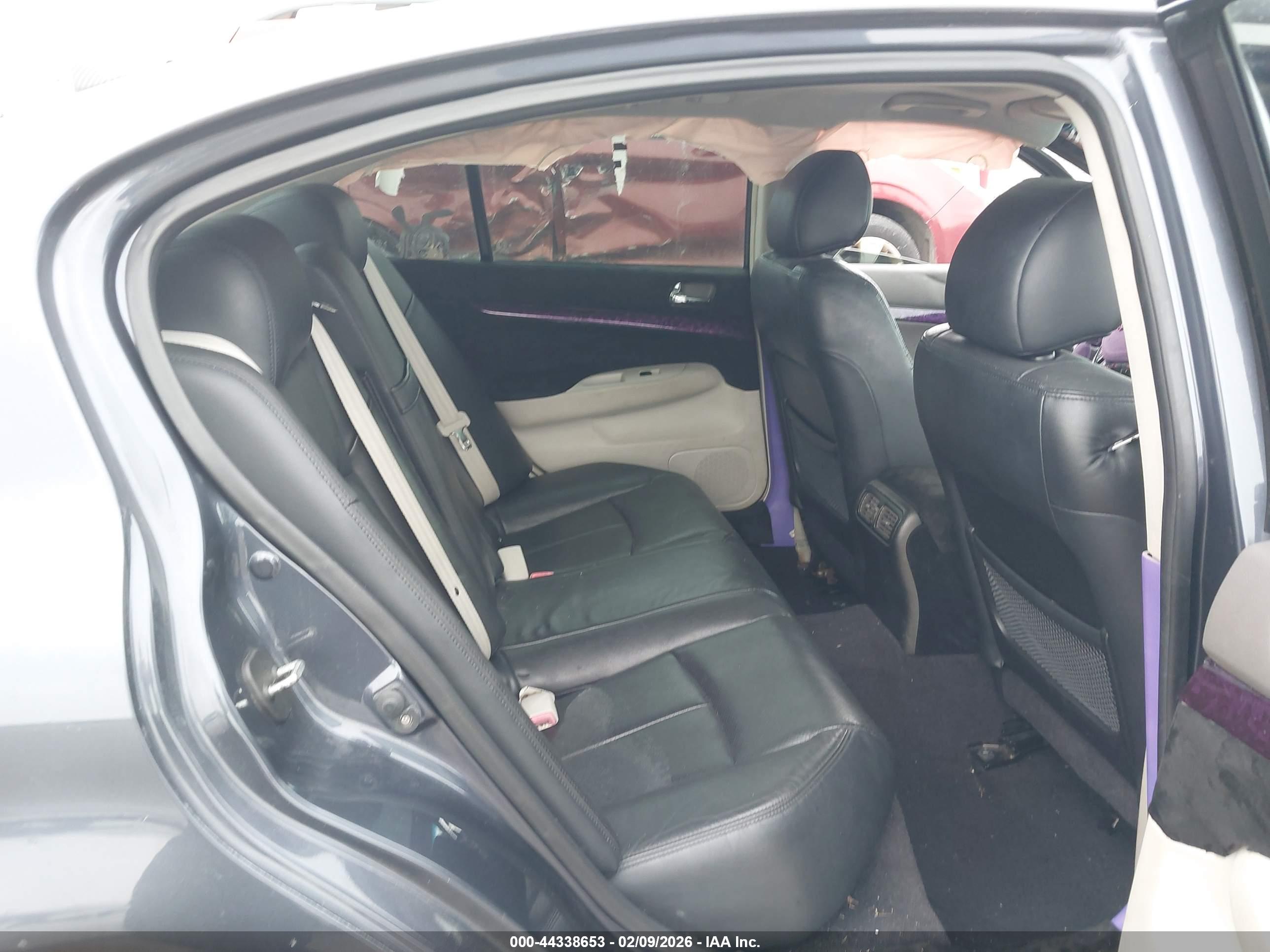 INFINITI G37 image 8