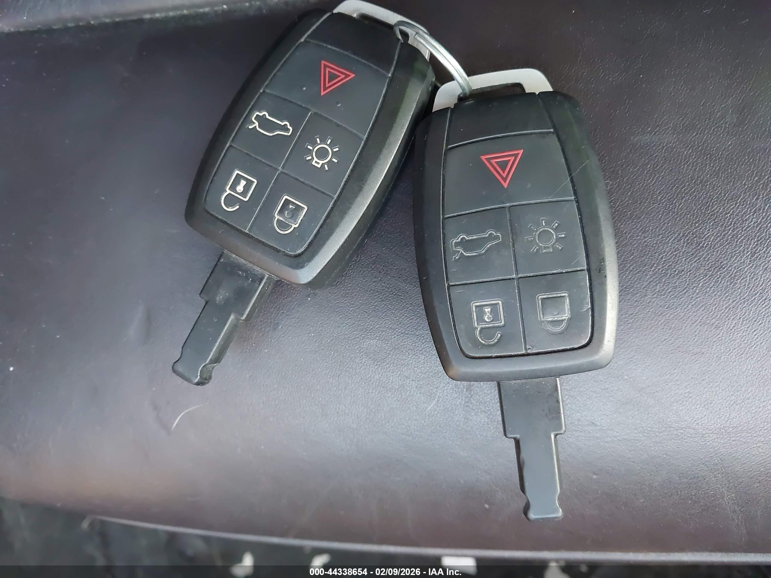 VOLVO C70 image 11