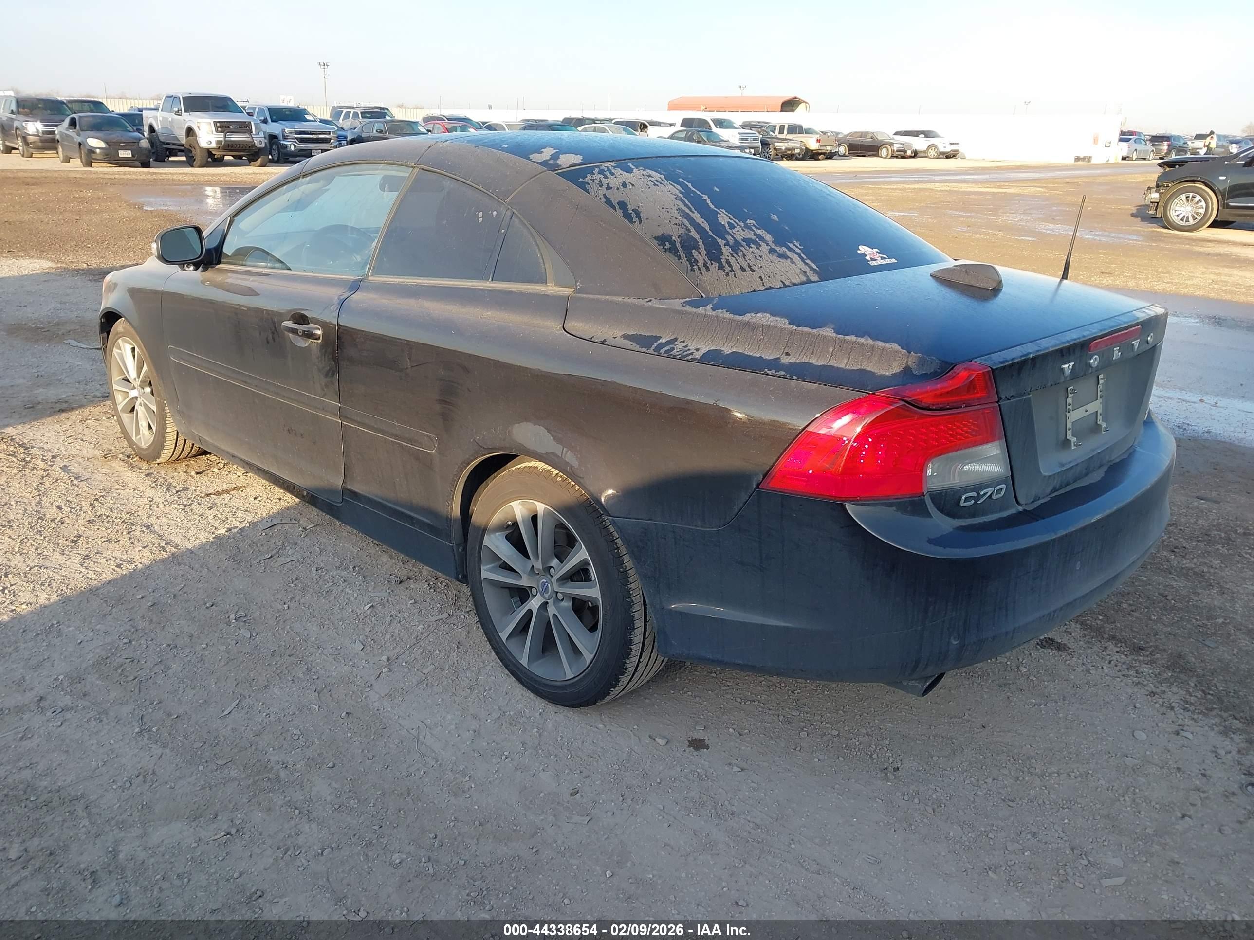 VOLVO C70 image 3
