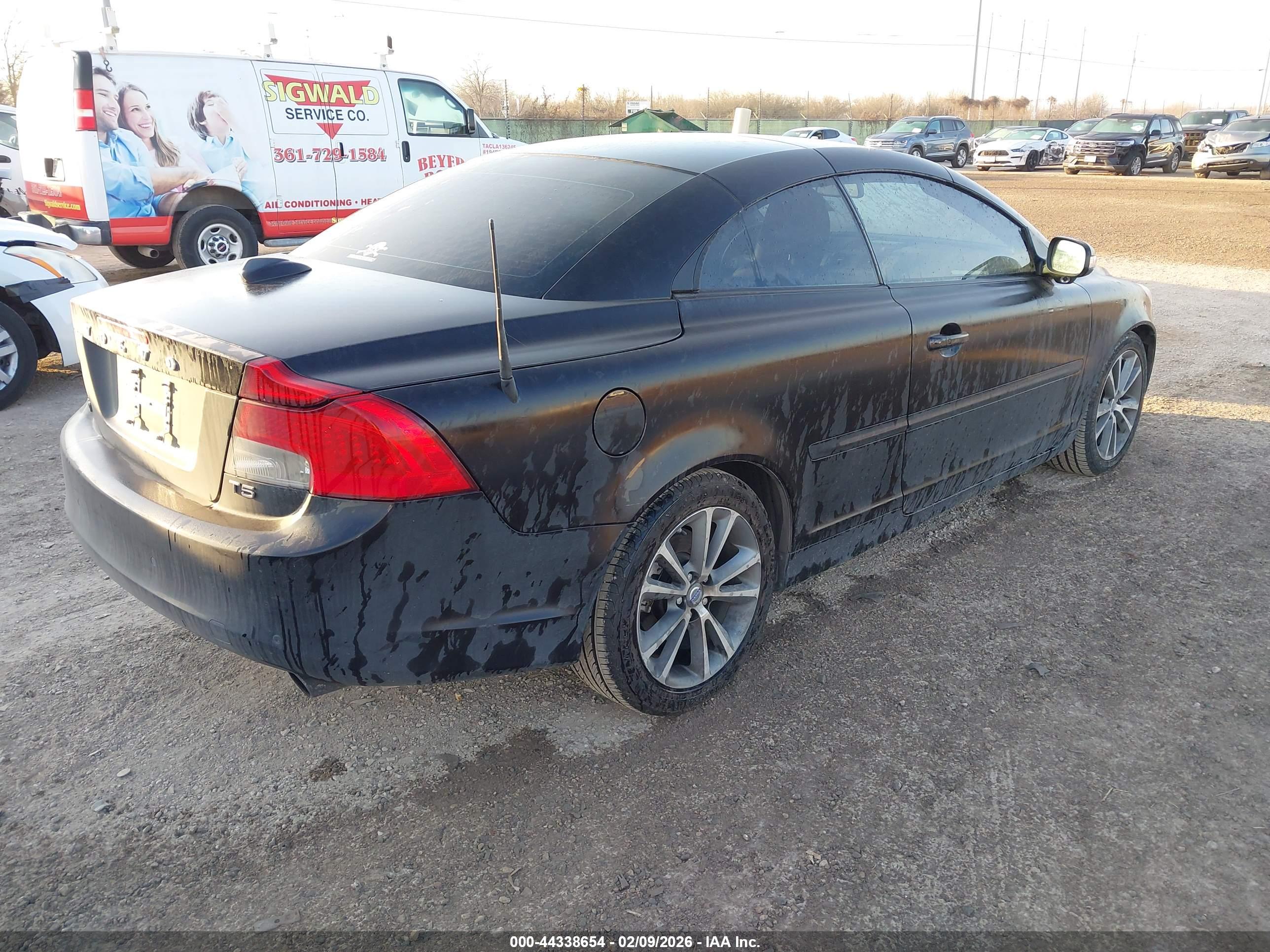 VOLVO C70 image 4