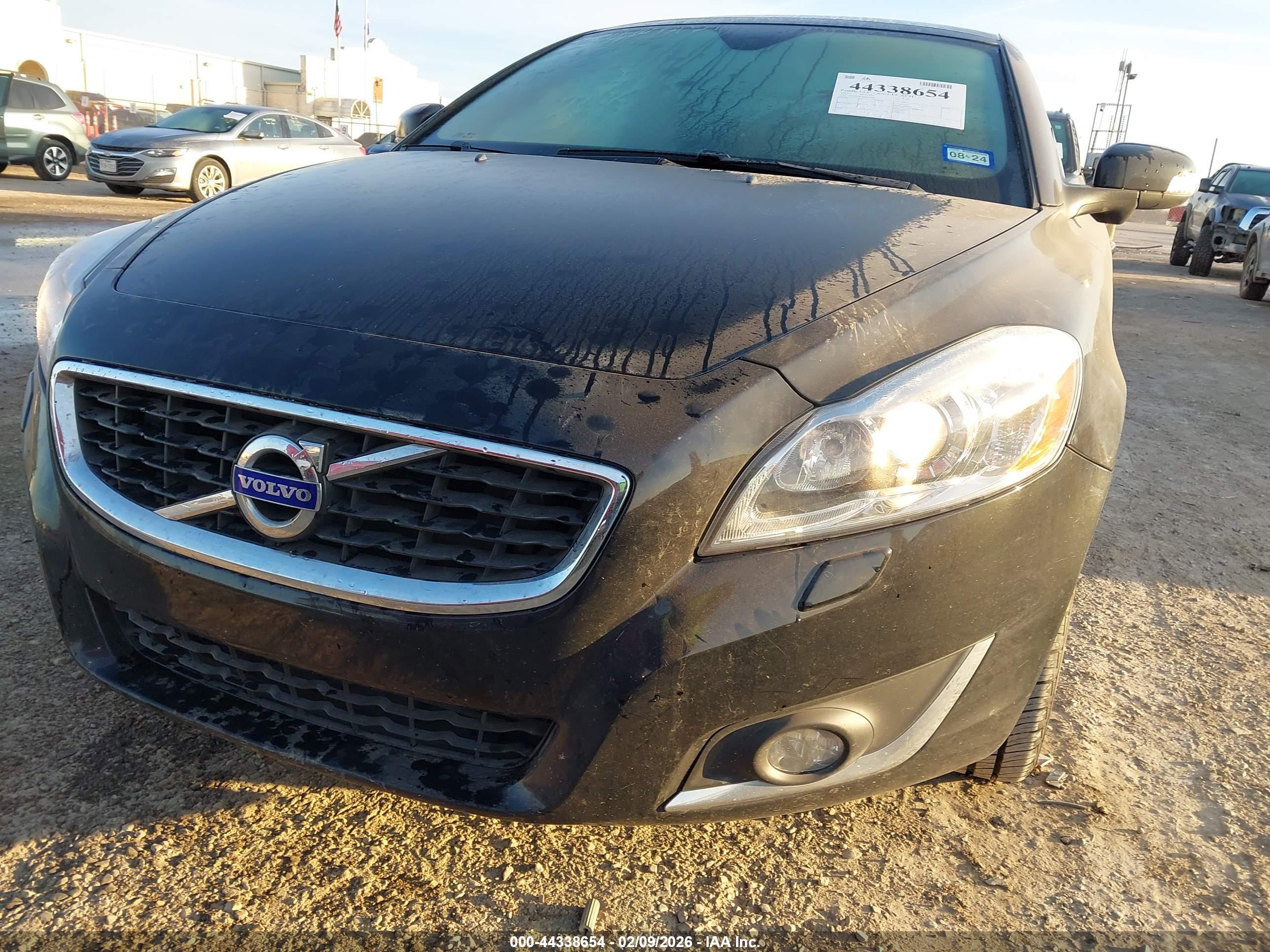VOLVO C70 image 6