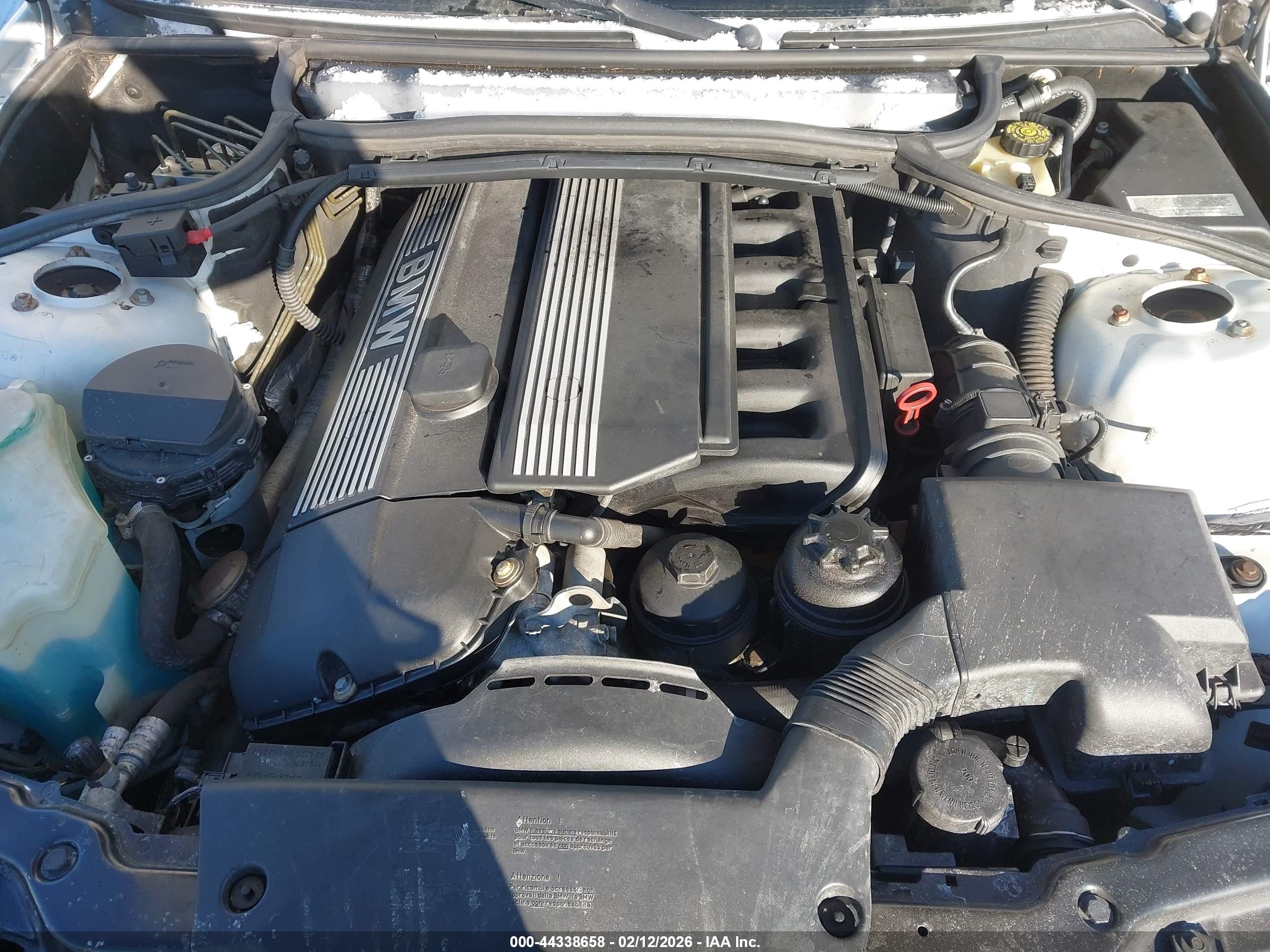 BMW 323I image 10