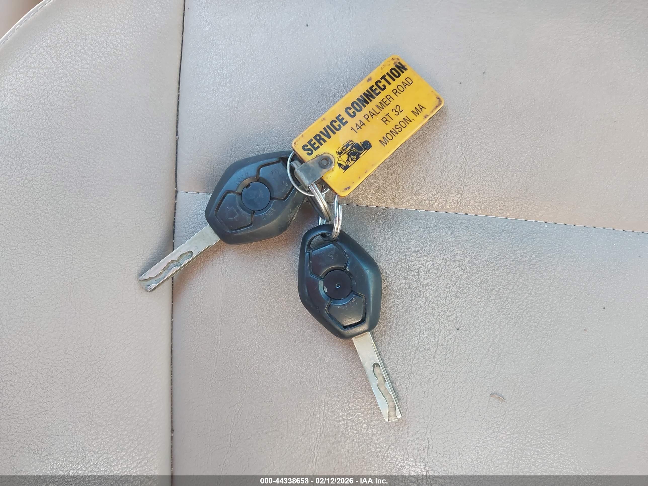 BMW 323I image 11