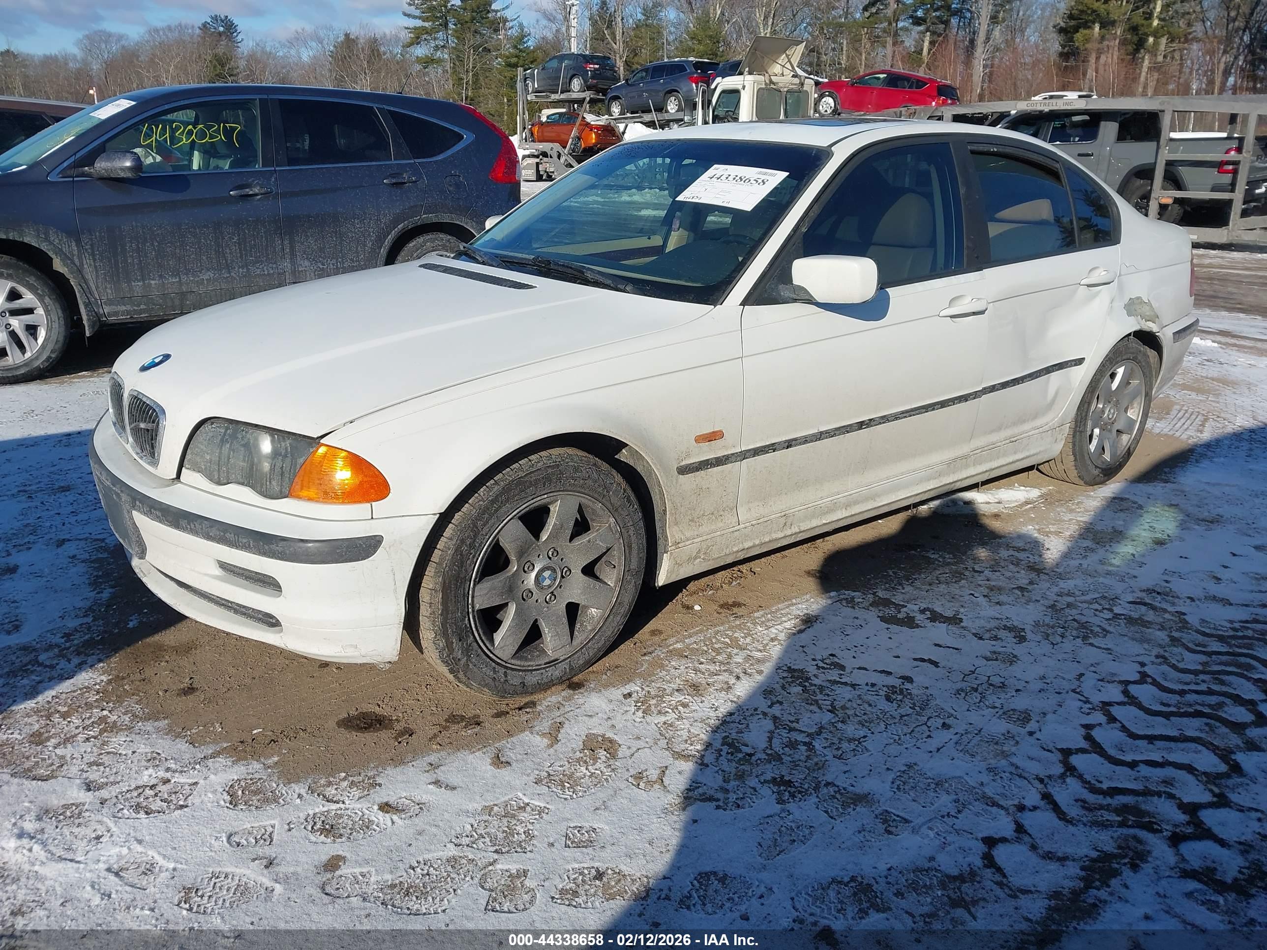 BMW 323I image 2
