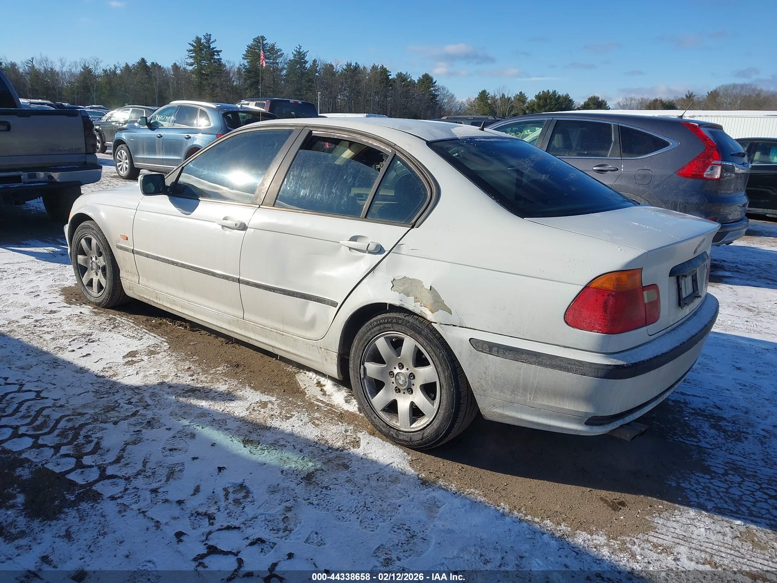 BMW 323I image 3