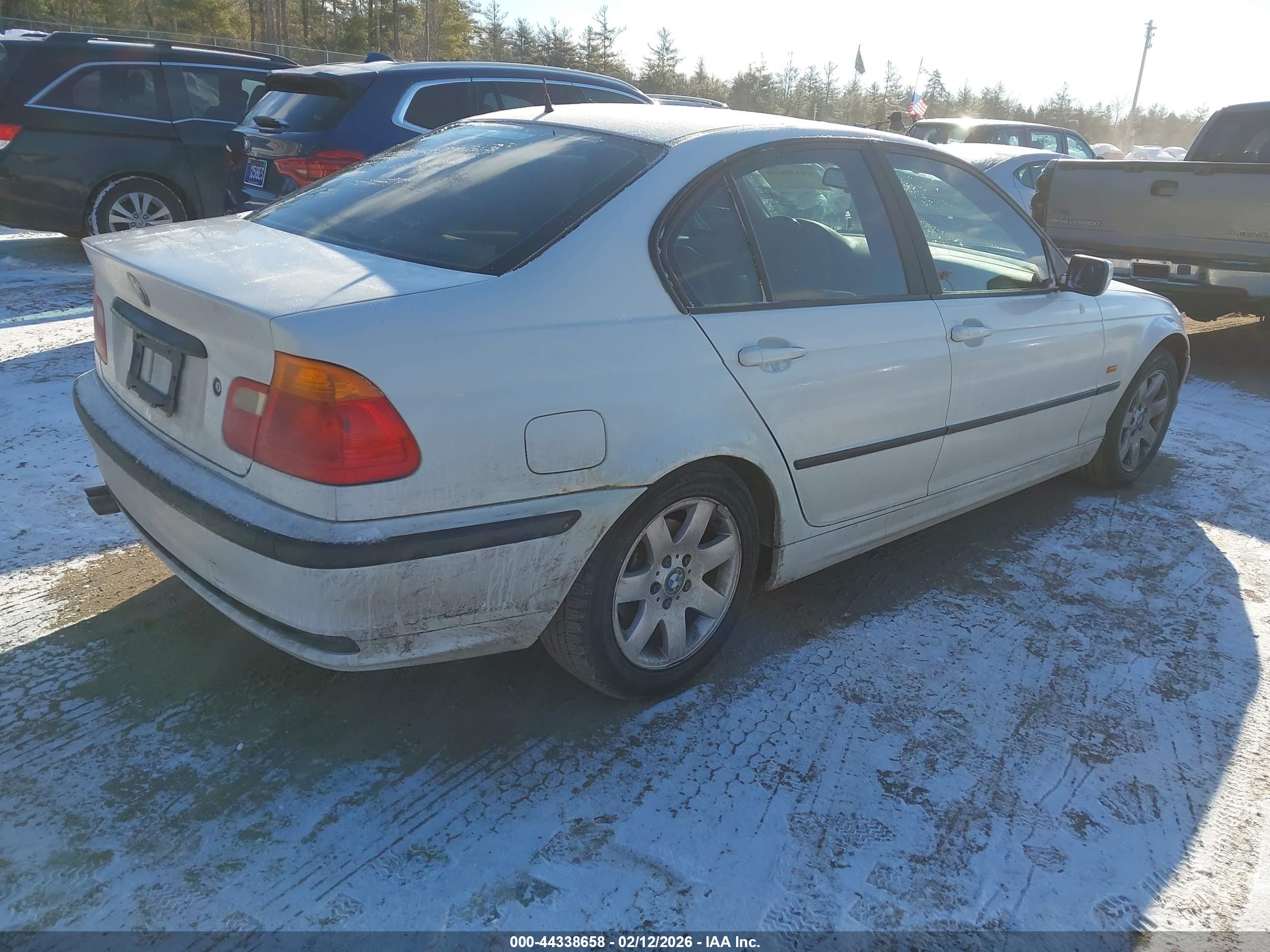 BMW 323I image 4