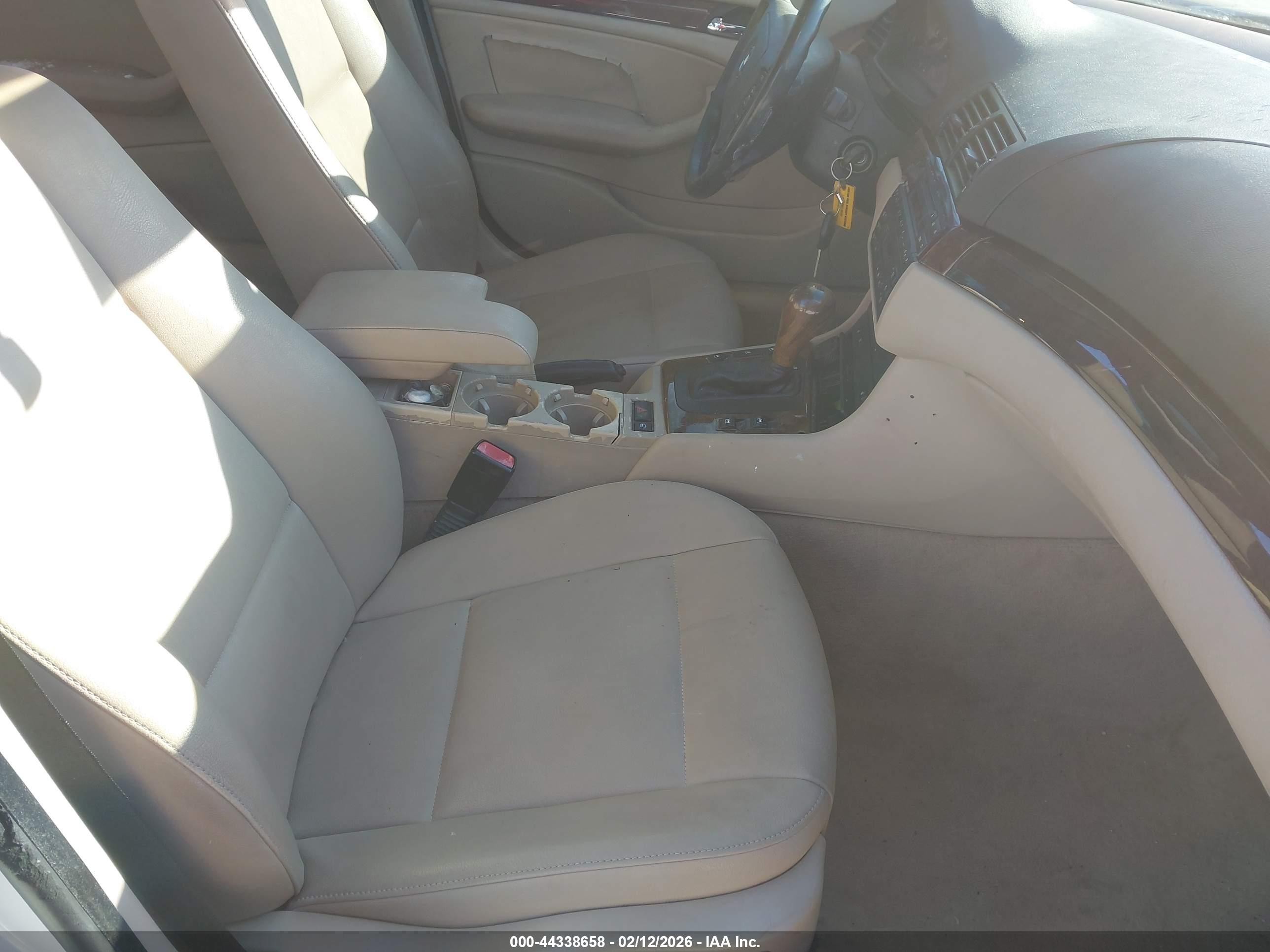 BMW 323I image 5