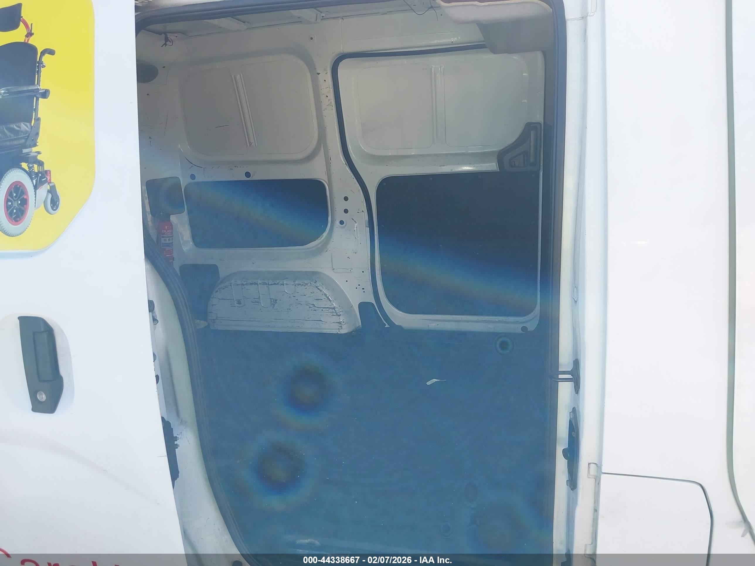 NISSAN NV200 image 8