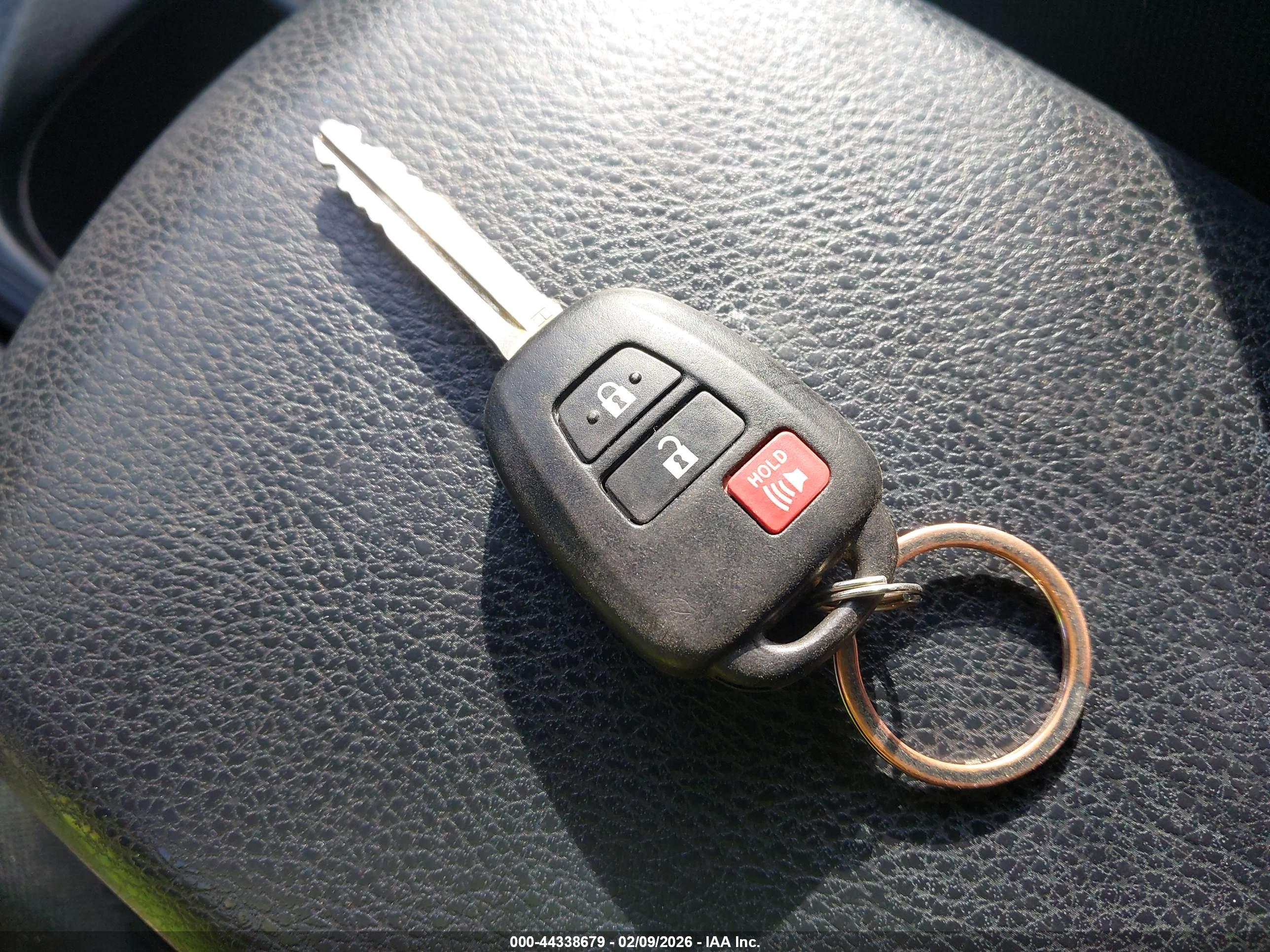 TOYOTA RAV4 image 11