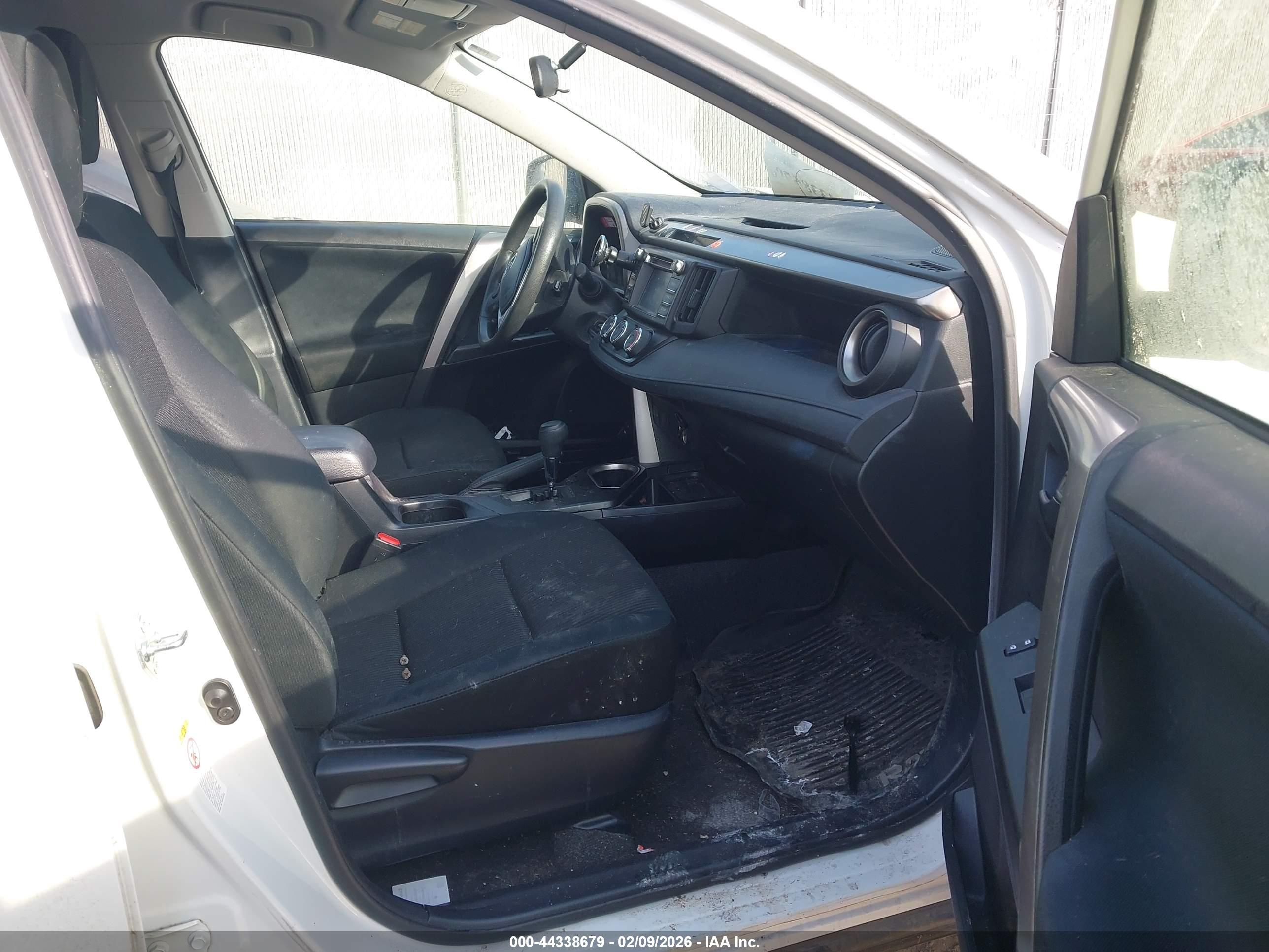 TOYOTA RAV4 image 5