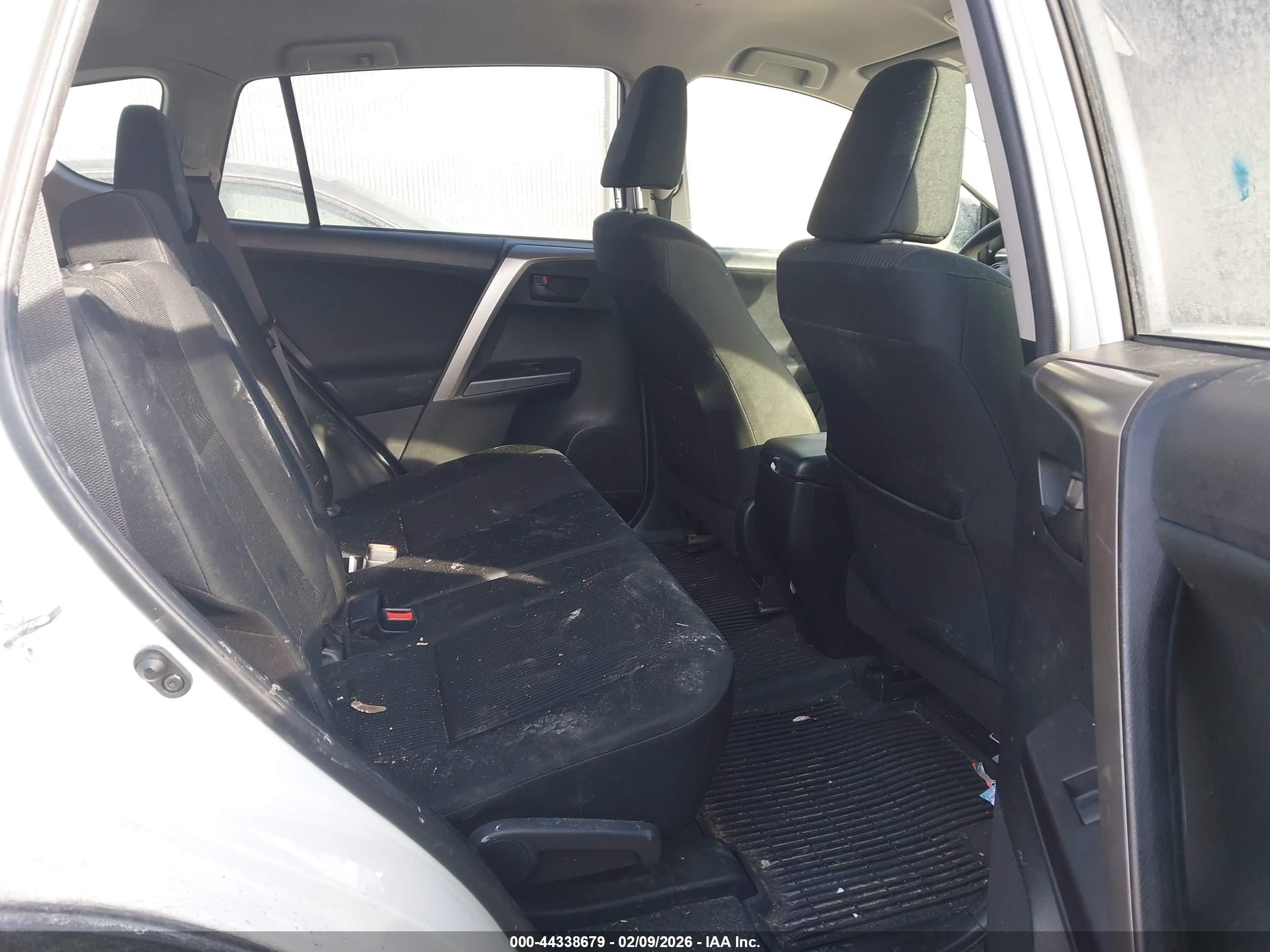 TOYOTA RAV4 image 8