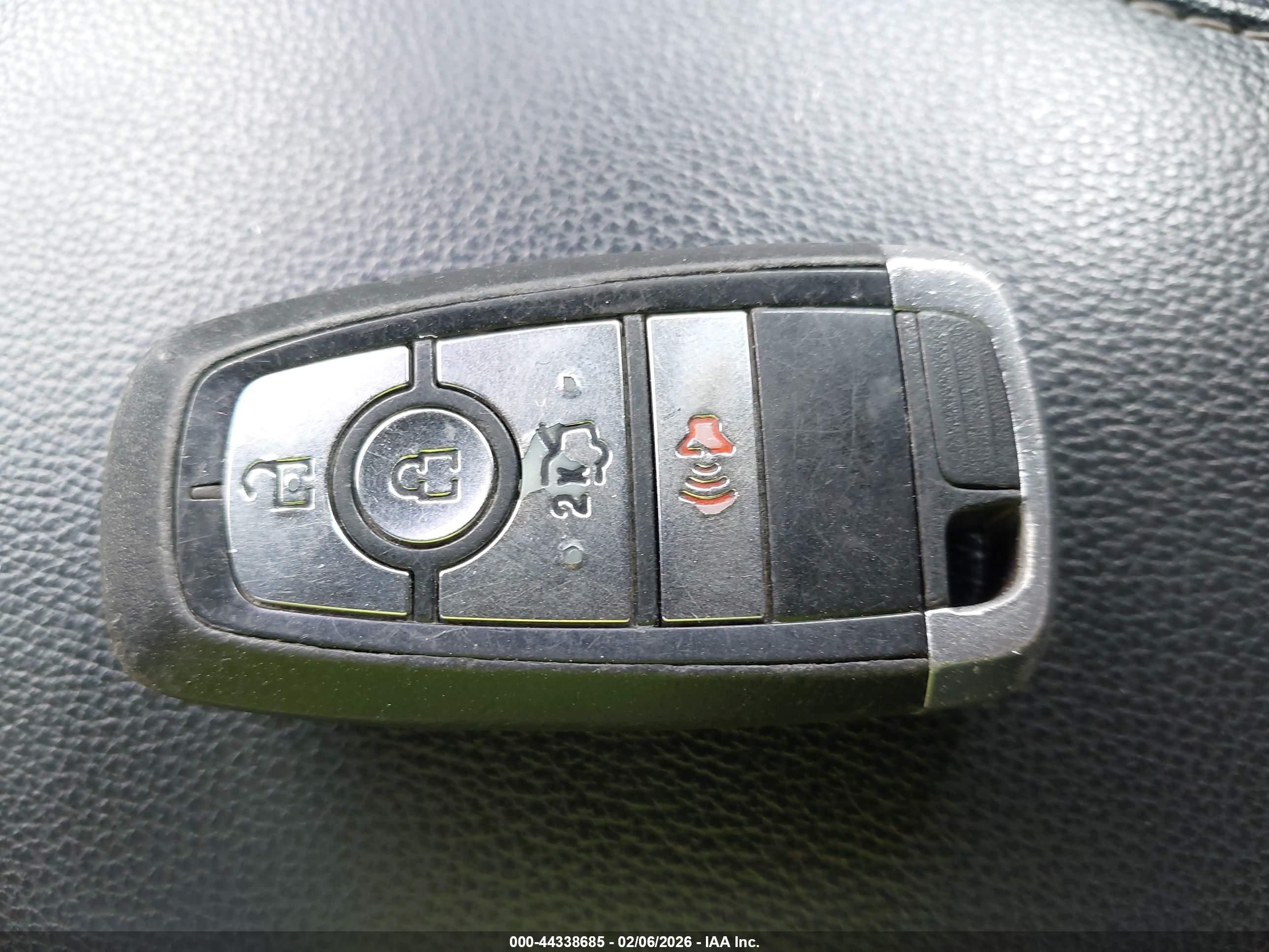 FORD FUSION image 11