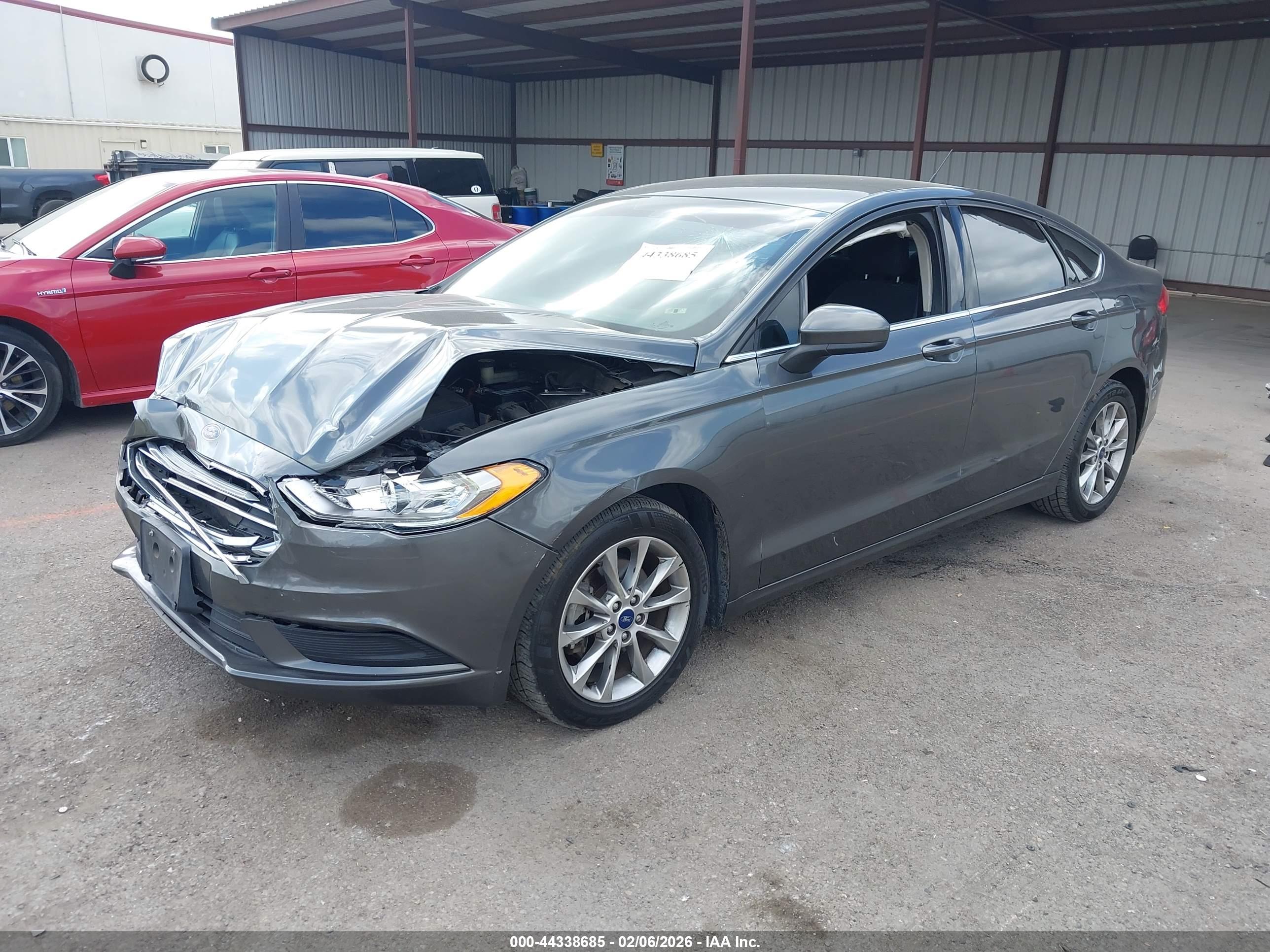 FORD FUSION image 2