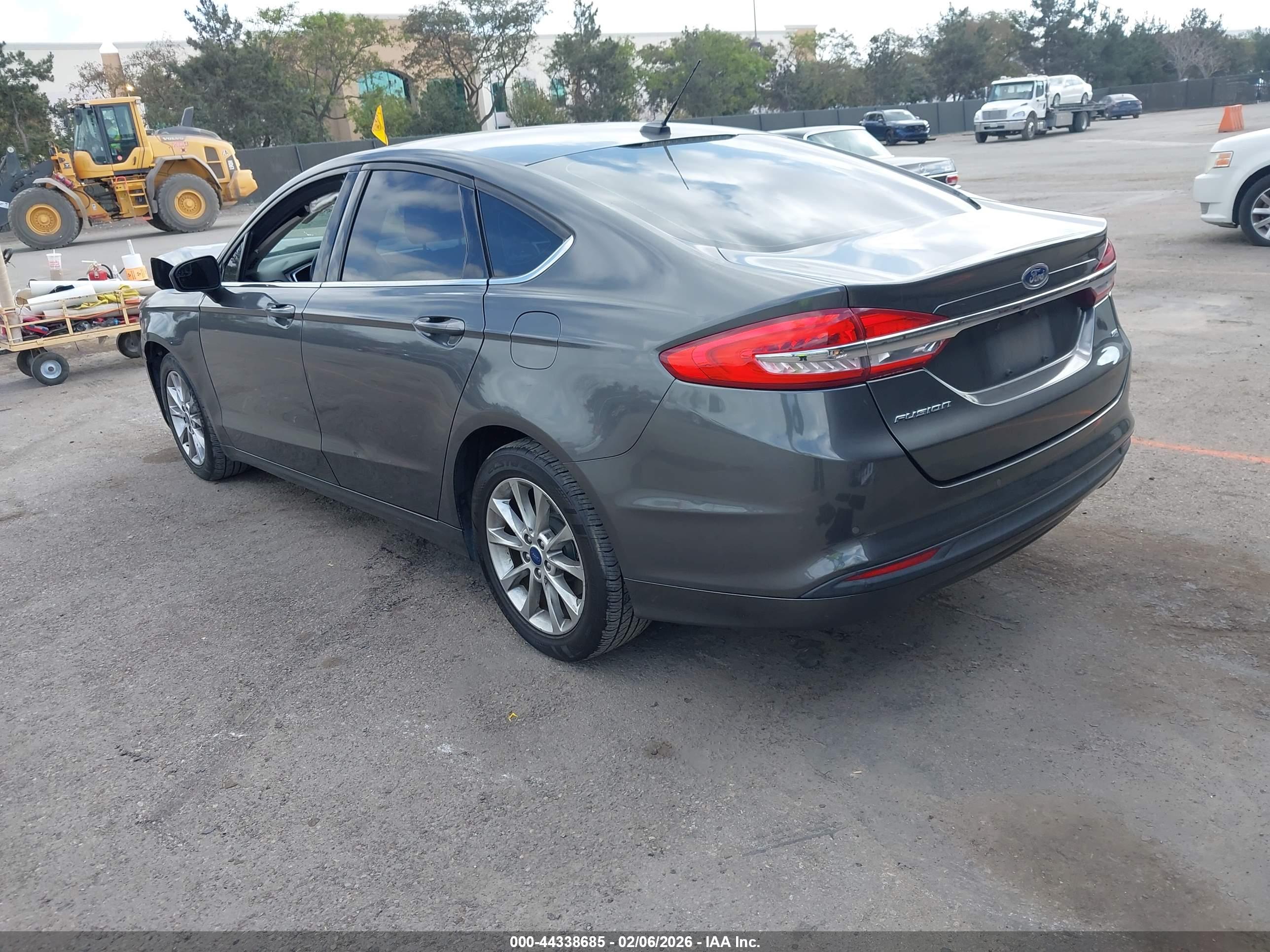 FORD FUSION image 3