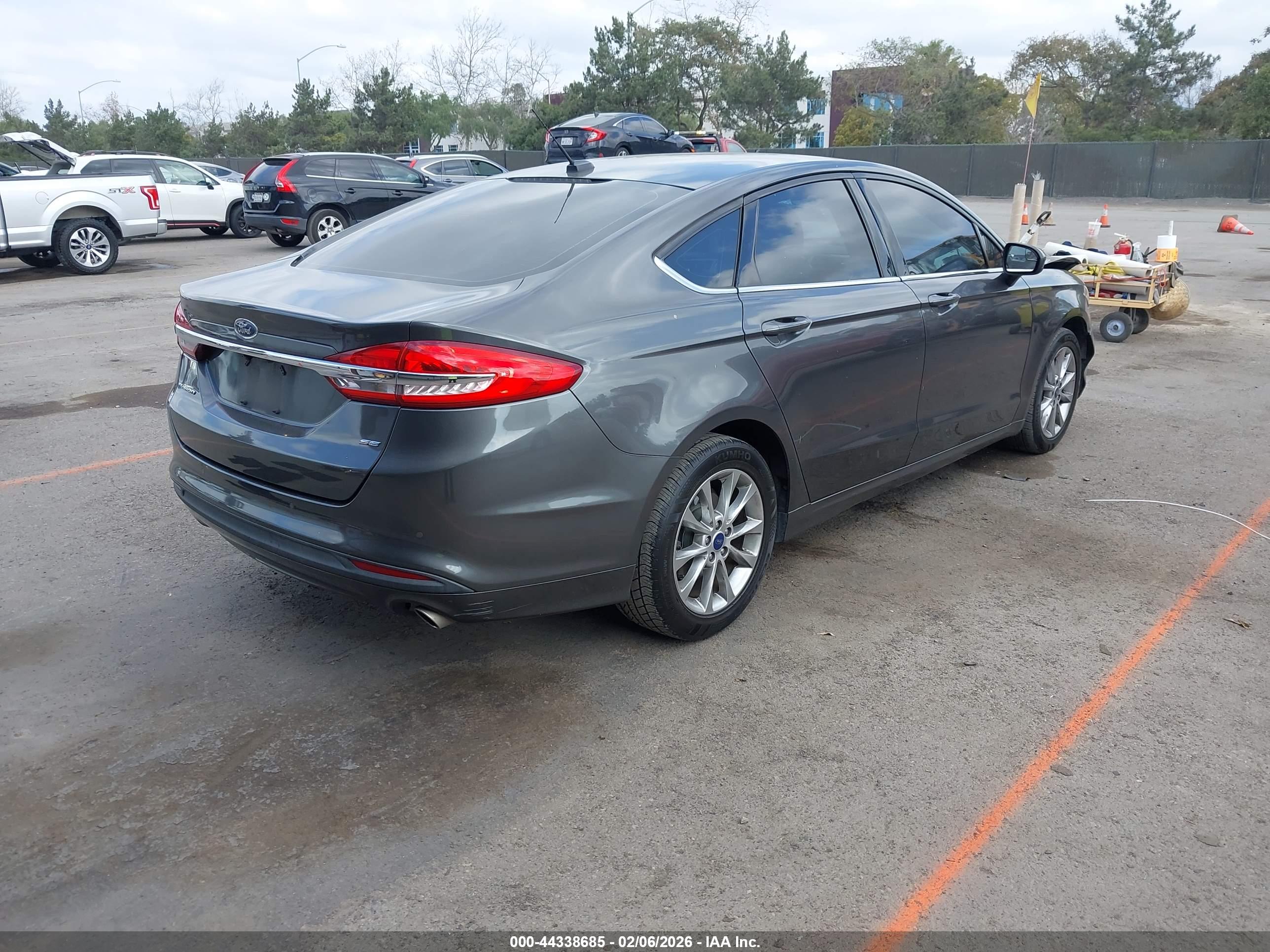 FORD FUSION image 4