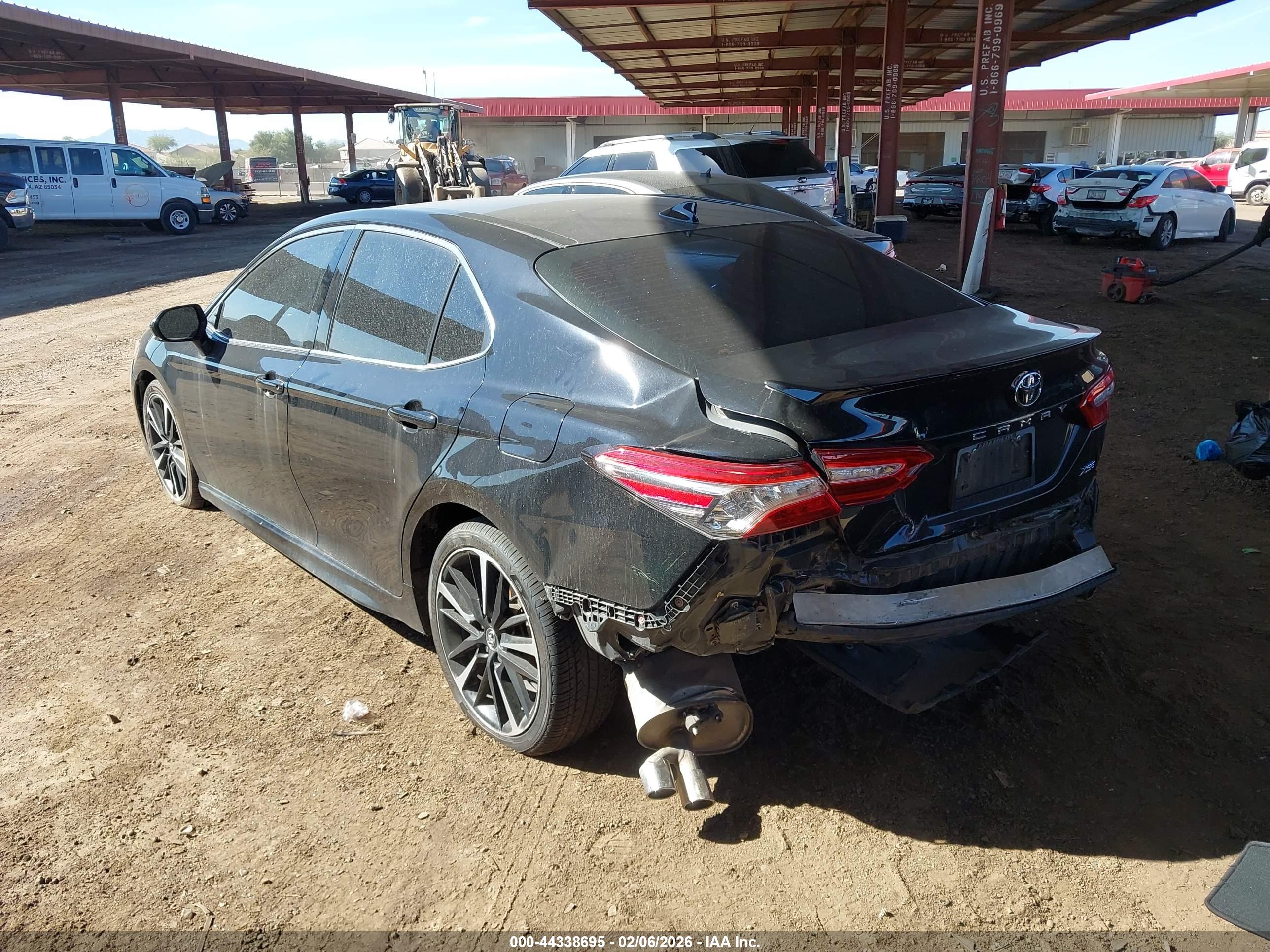 TOYOTA CAMRY image 3