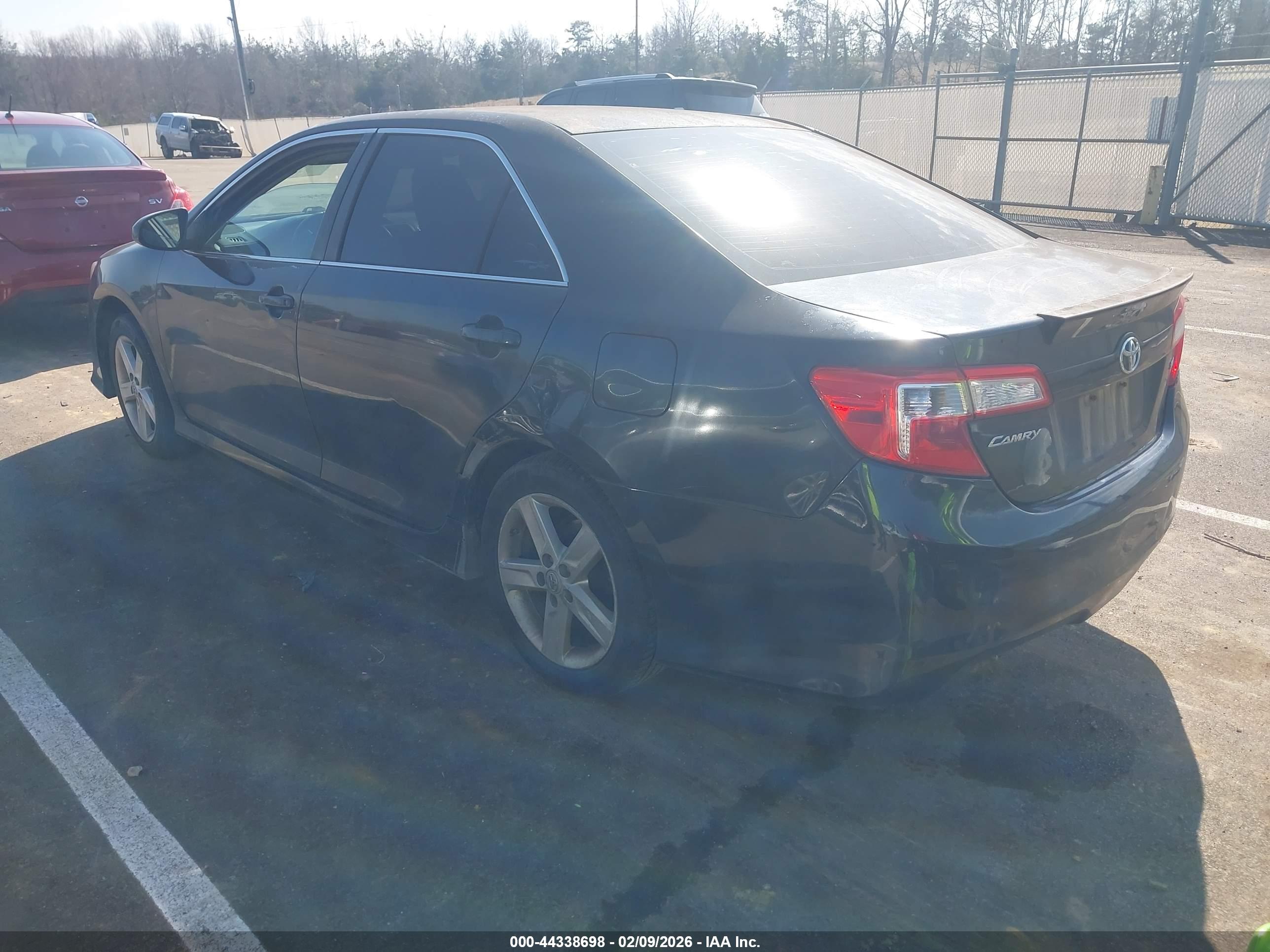 TOYOTA CAMRY image 3