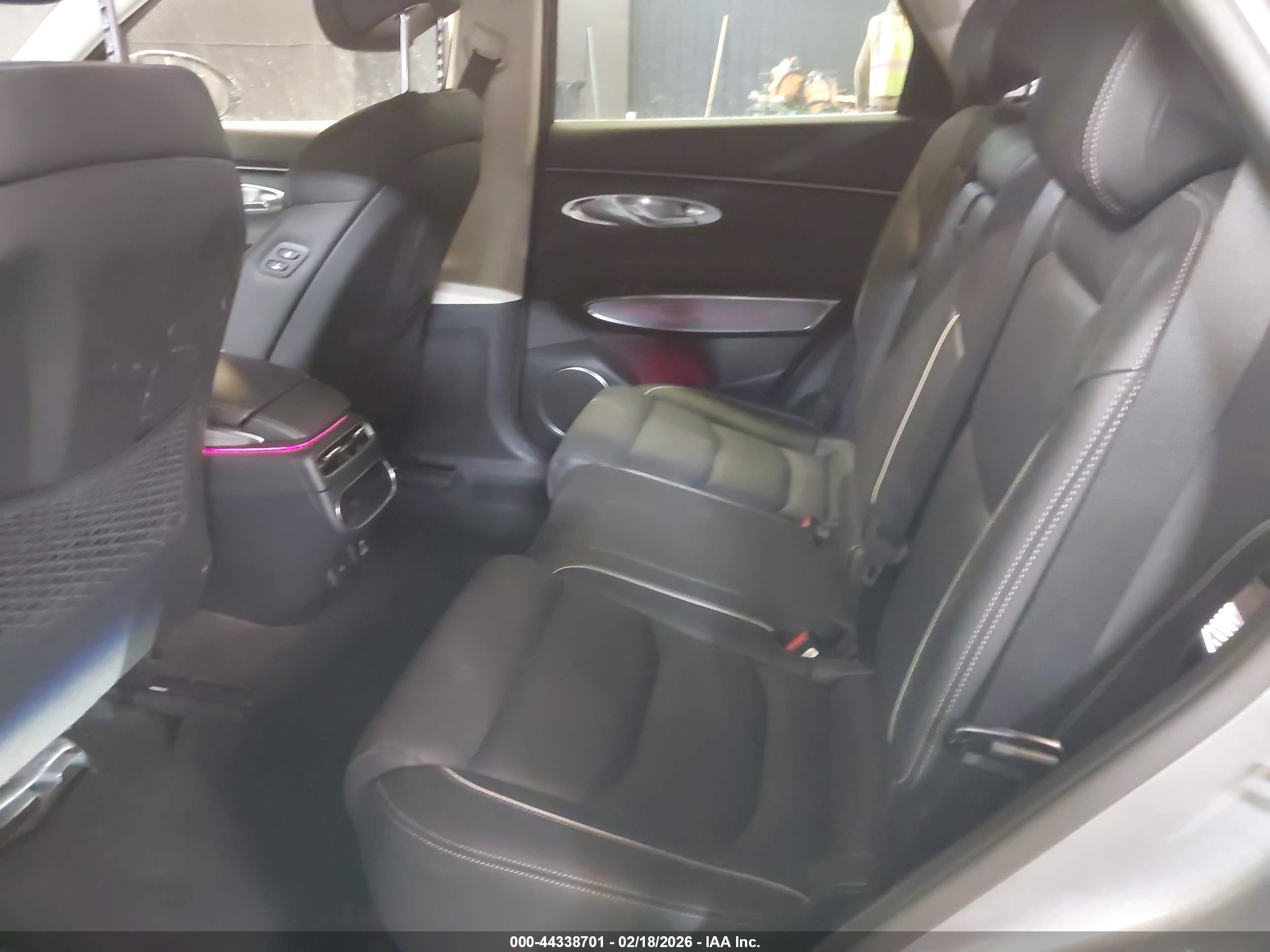 GENESIS GV70 image 8