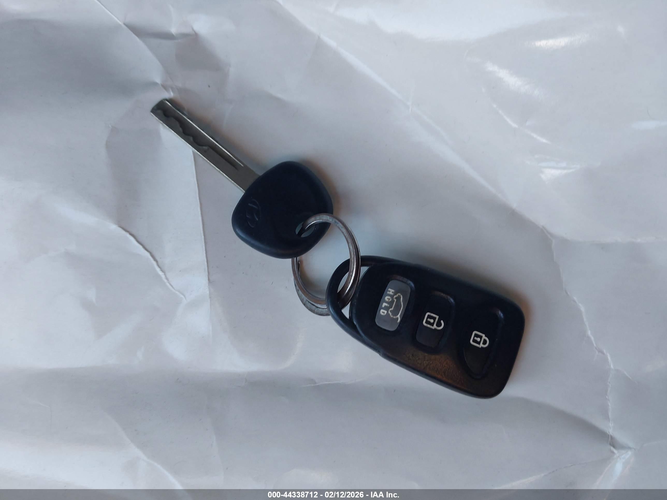 HYUNDAI ELANTRA image 11