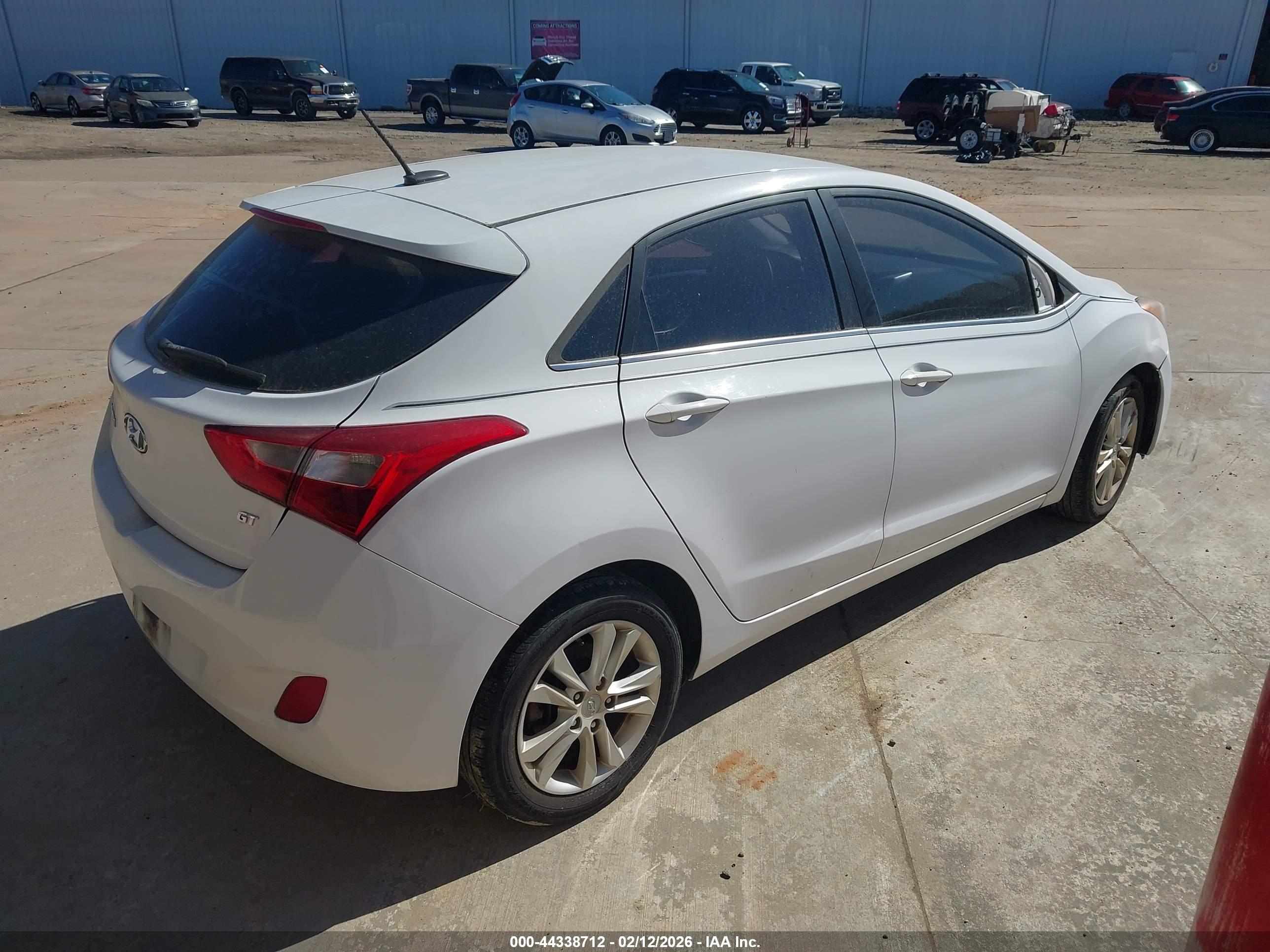 HYUNDAI ELANTRA image 4