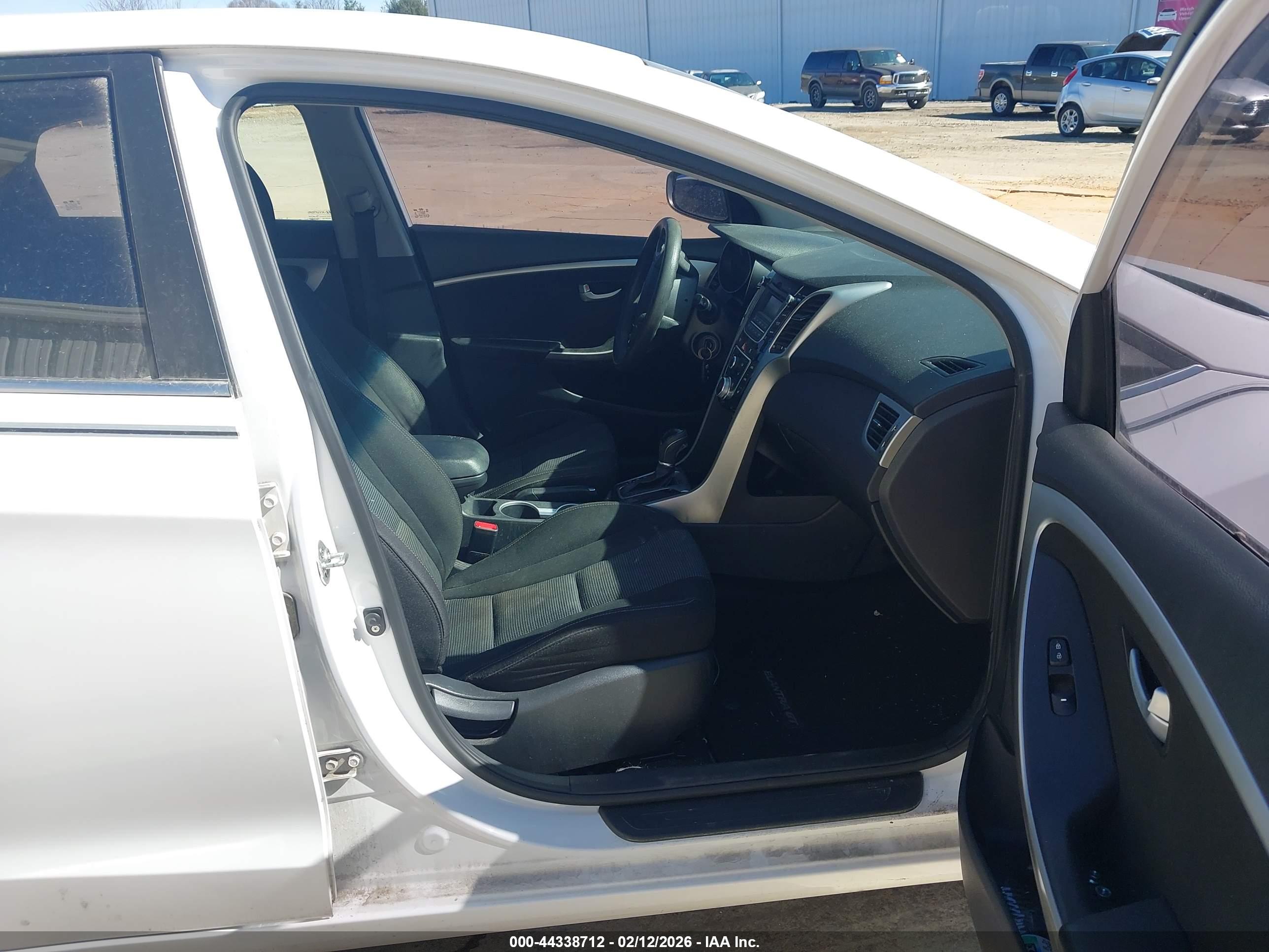 HYUNDAI ELANTRA image 5