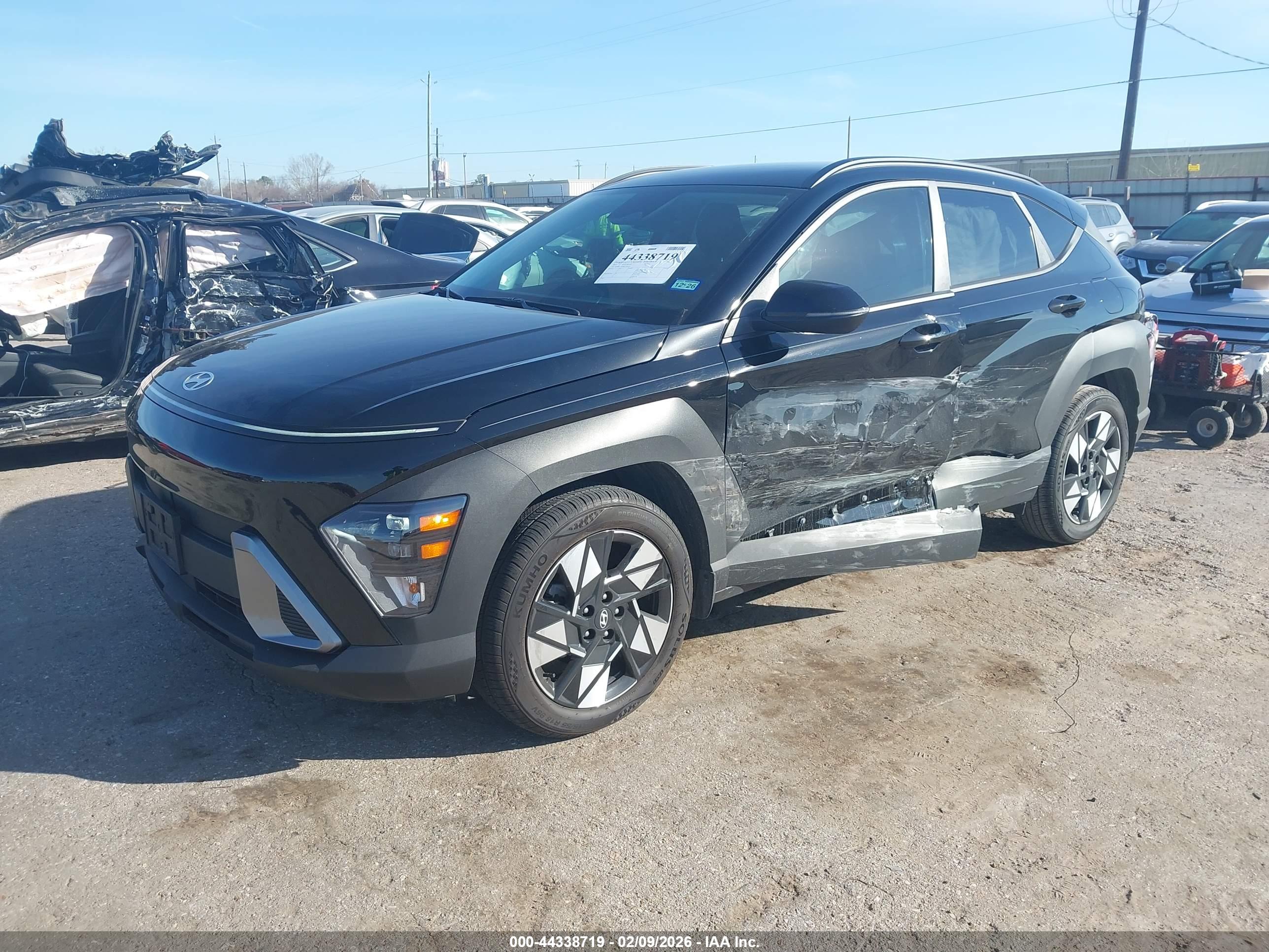 HYUNDAI KONA image 2