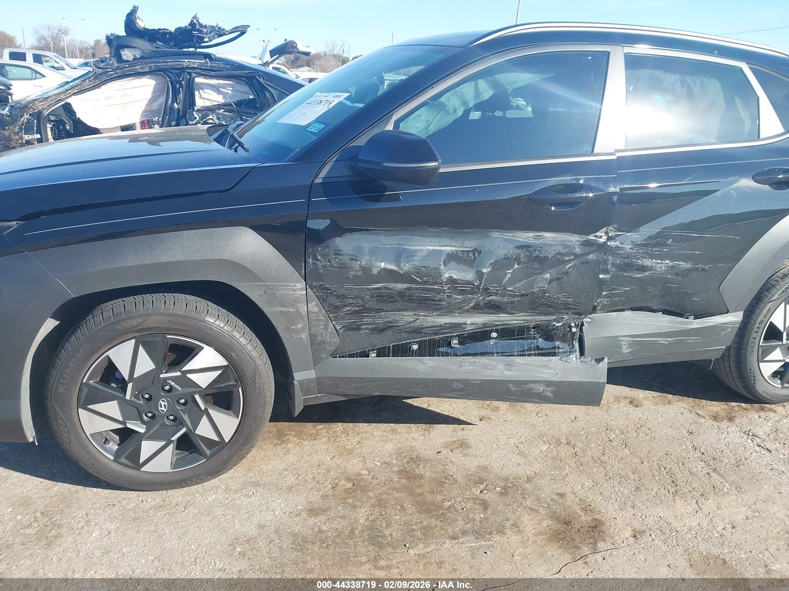 HYUNDAI KONA image 6