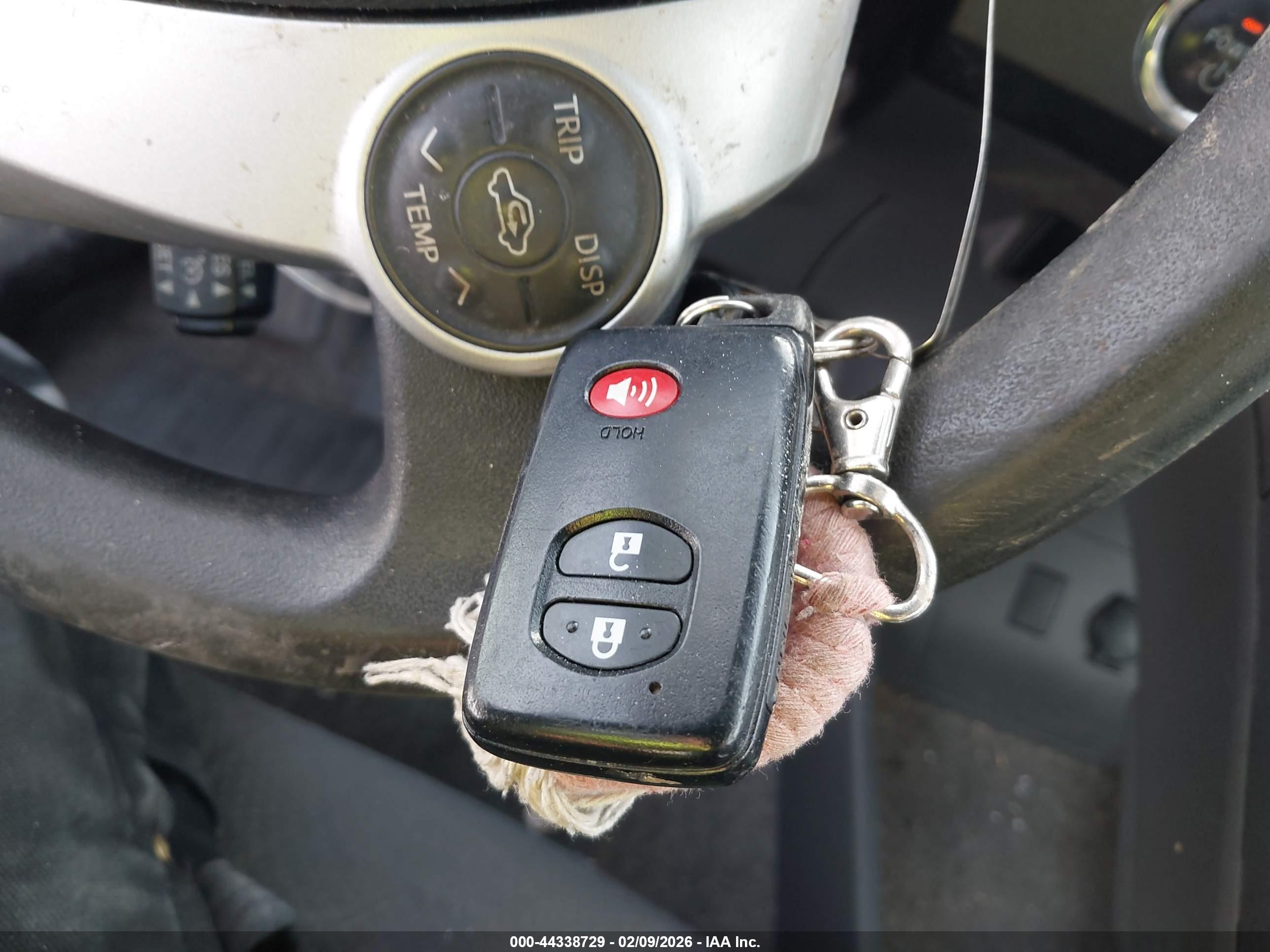 TOYOTA PRIUS image 11