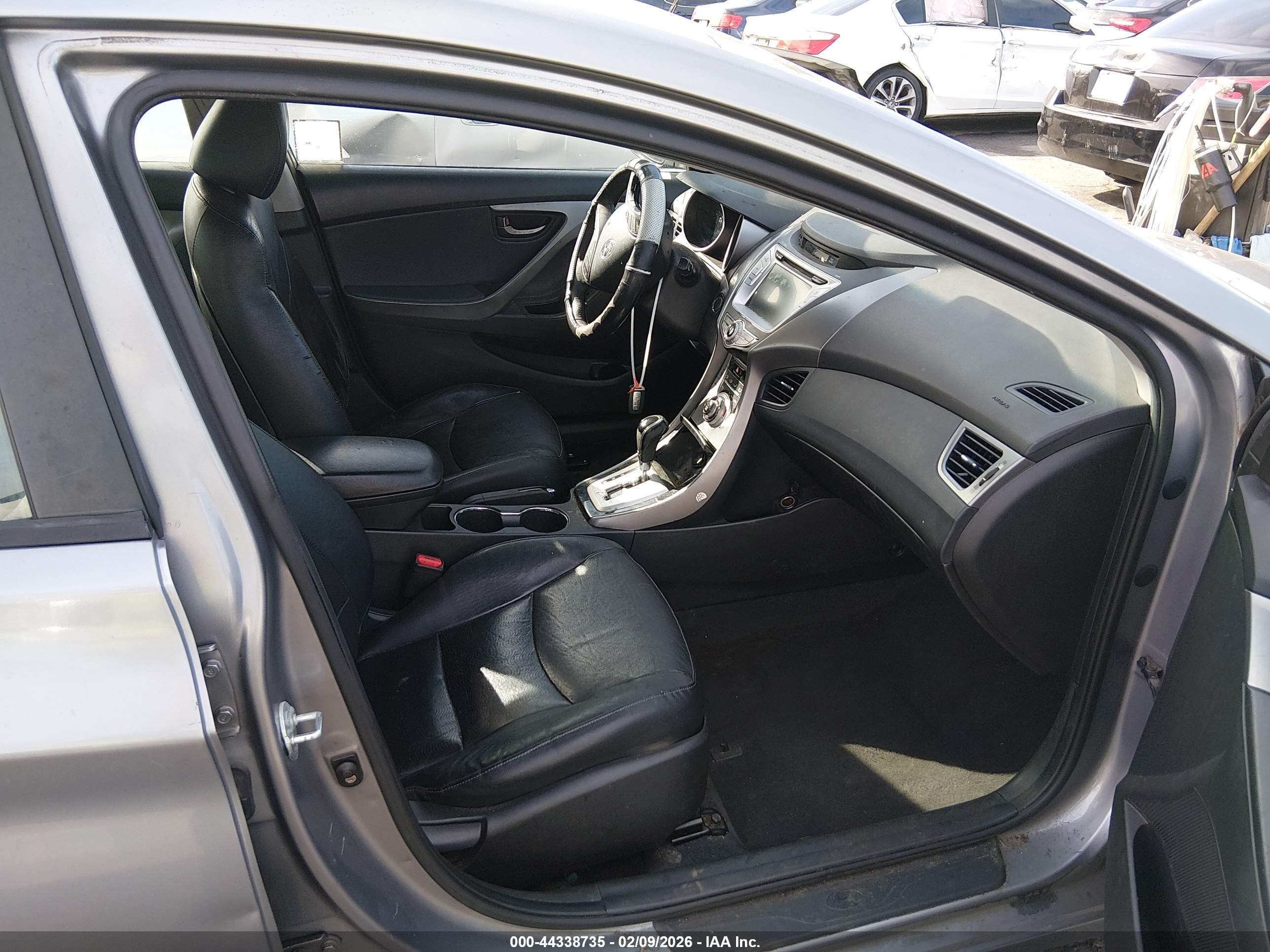 HYUNDAI ELANTRA image 5