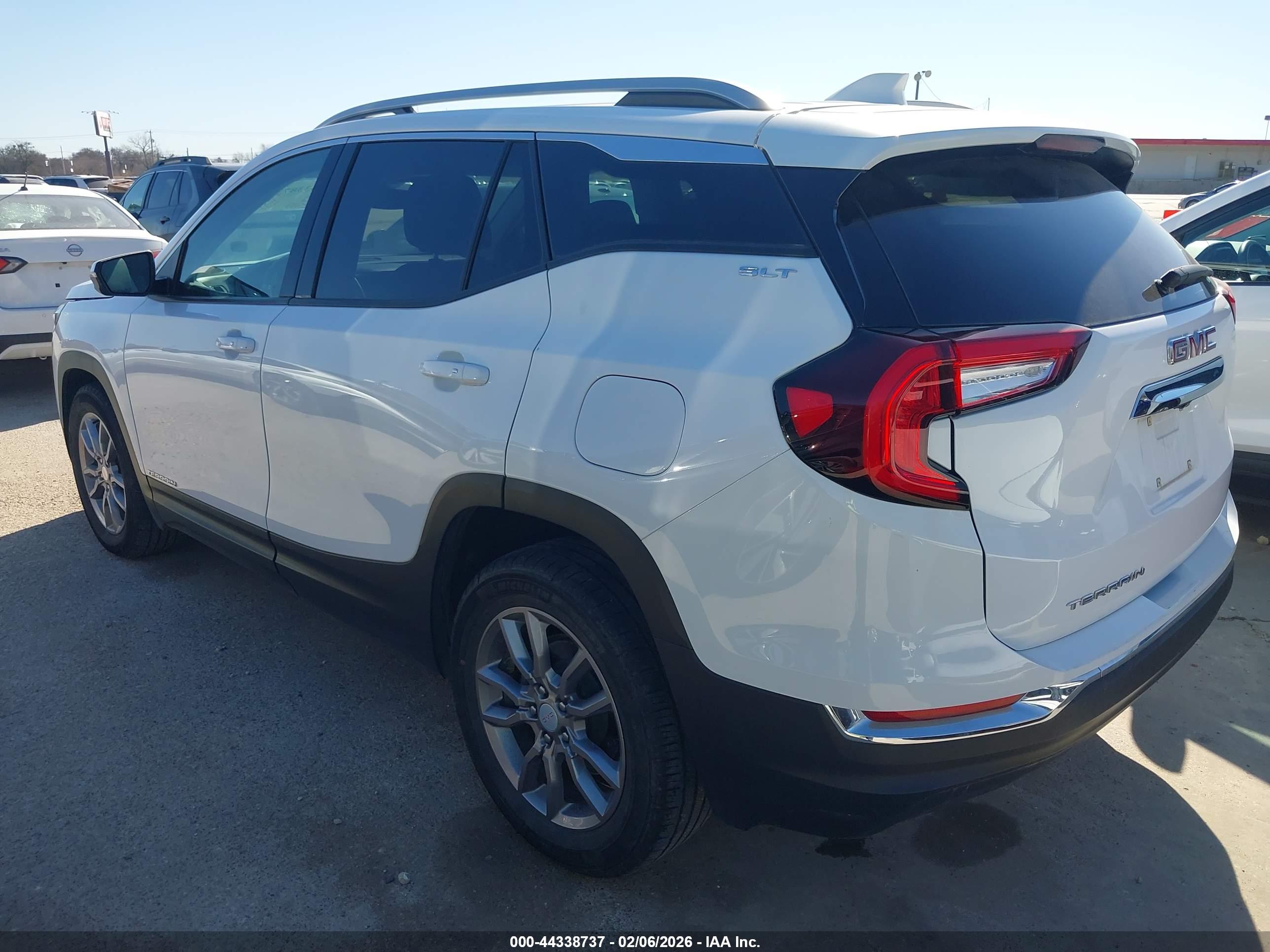 GMC TERRAIN image 3