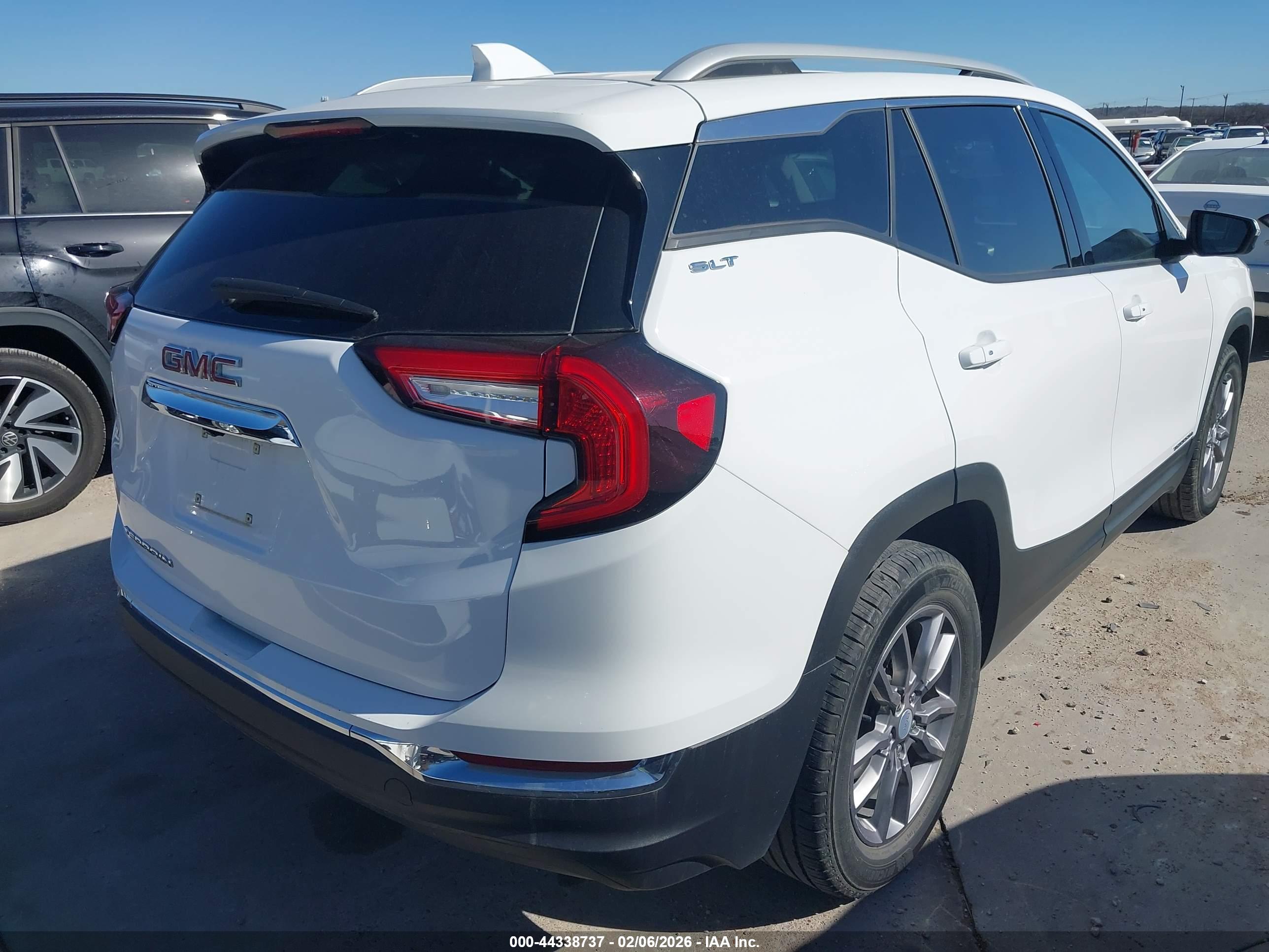 GMC TERRAIN image 4