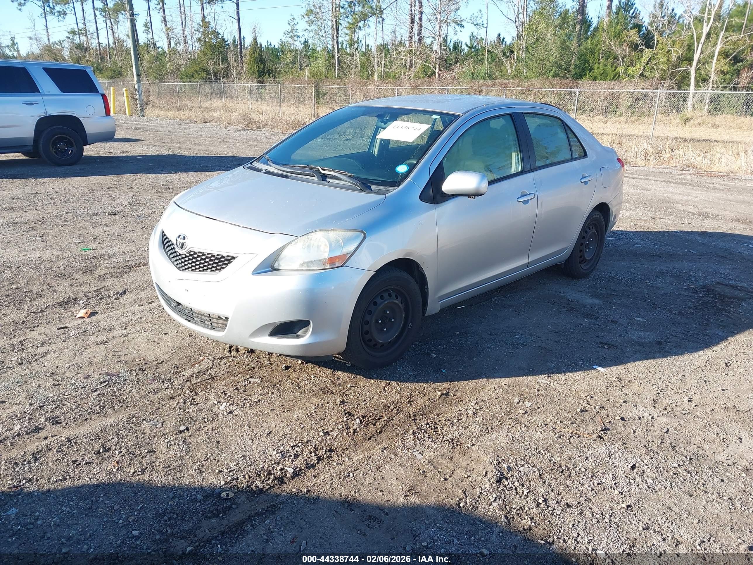 TOYOTA YARIS image 2