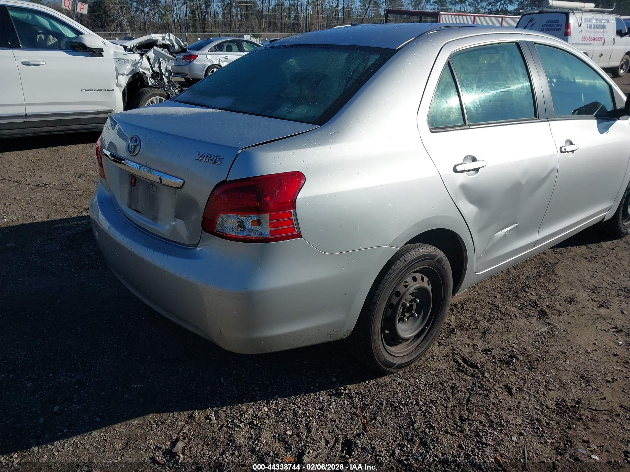 TOYOTA YARIS image 6