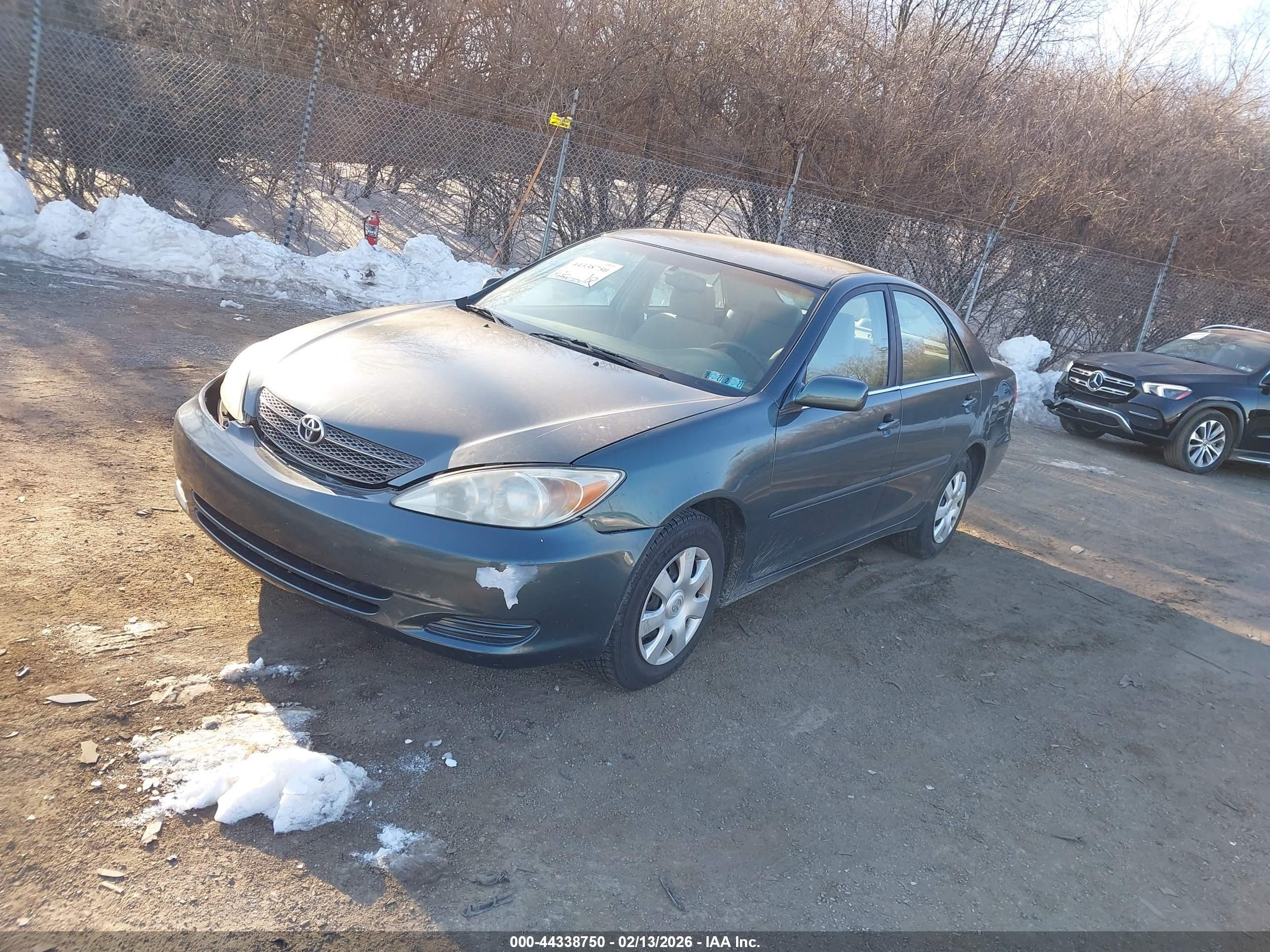 TOYOTA CAMRY image 2
