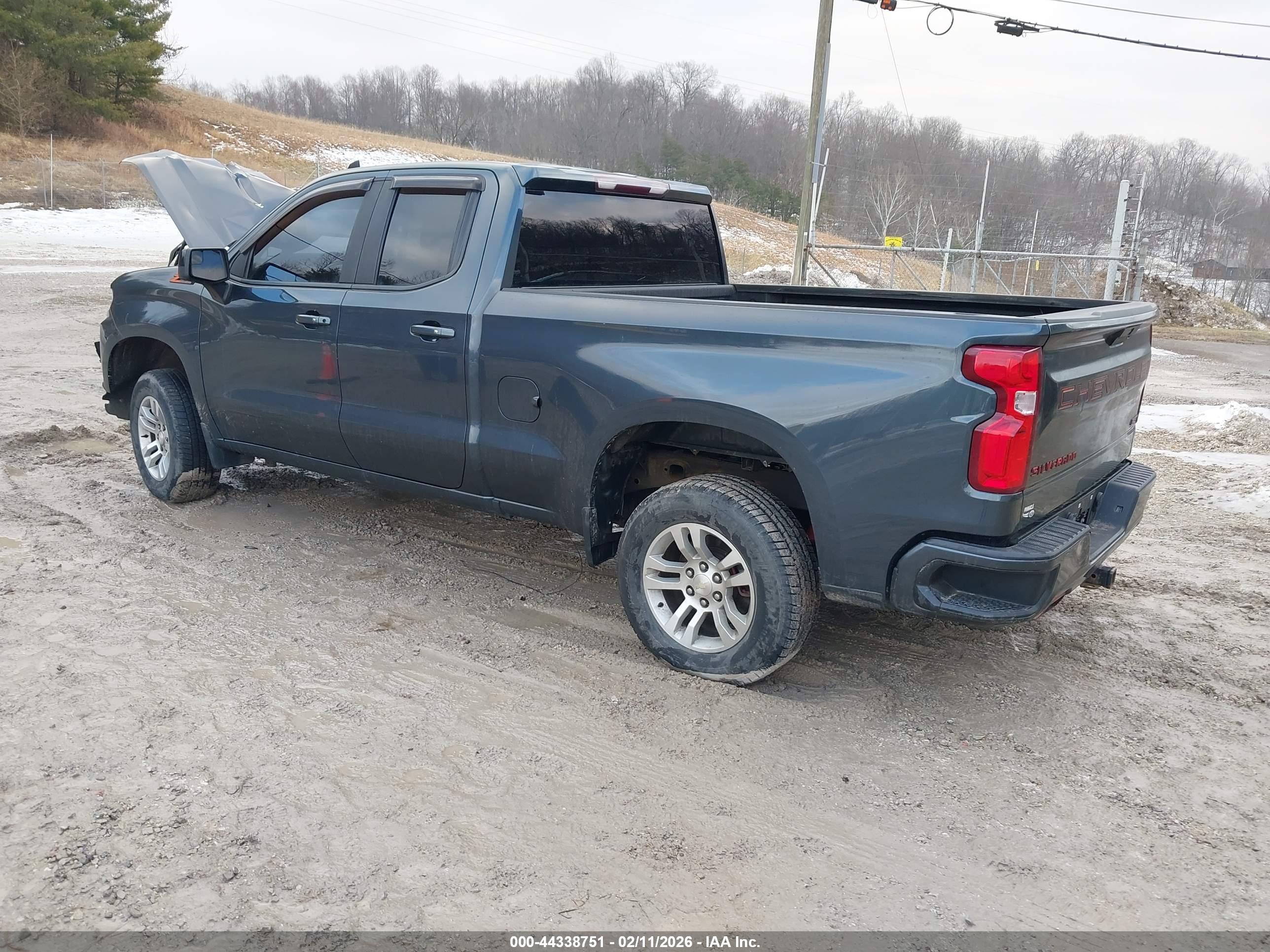 CHEVROLET SILVERADO image 3