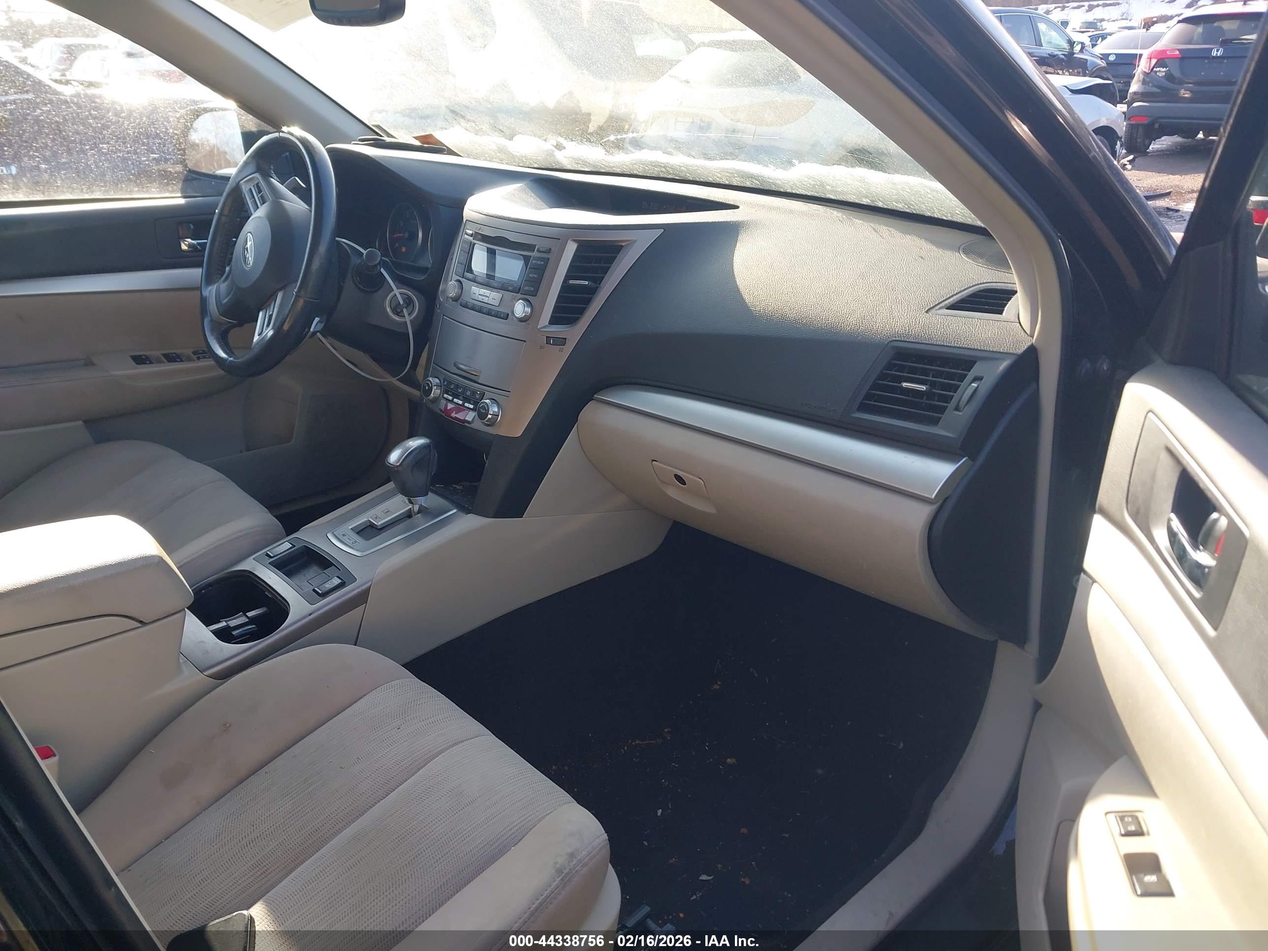 SUBARU OUTBACK image 5