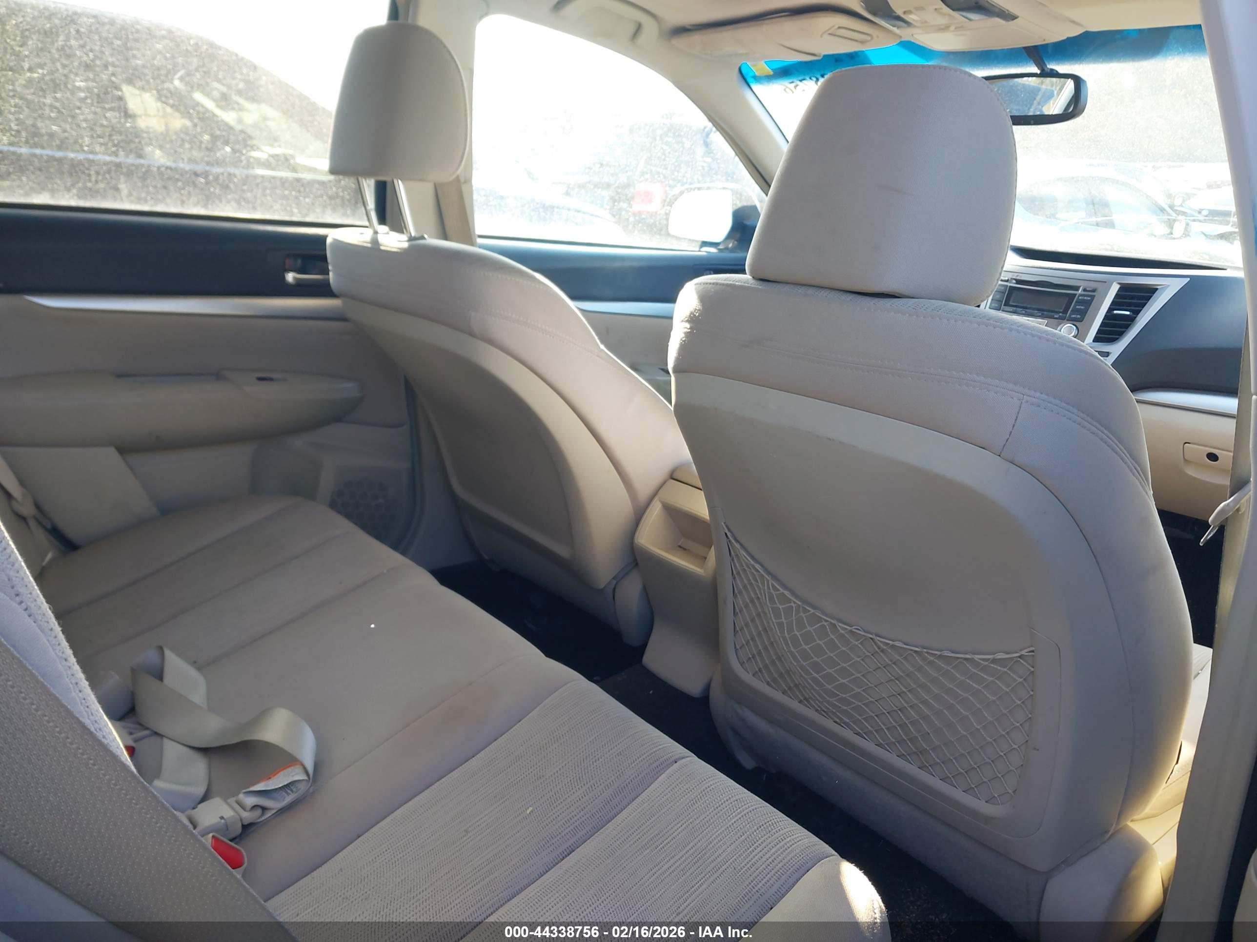 SUBARU OUTBACK image 8