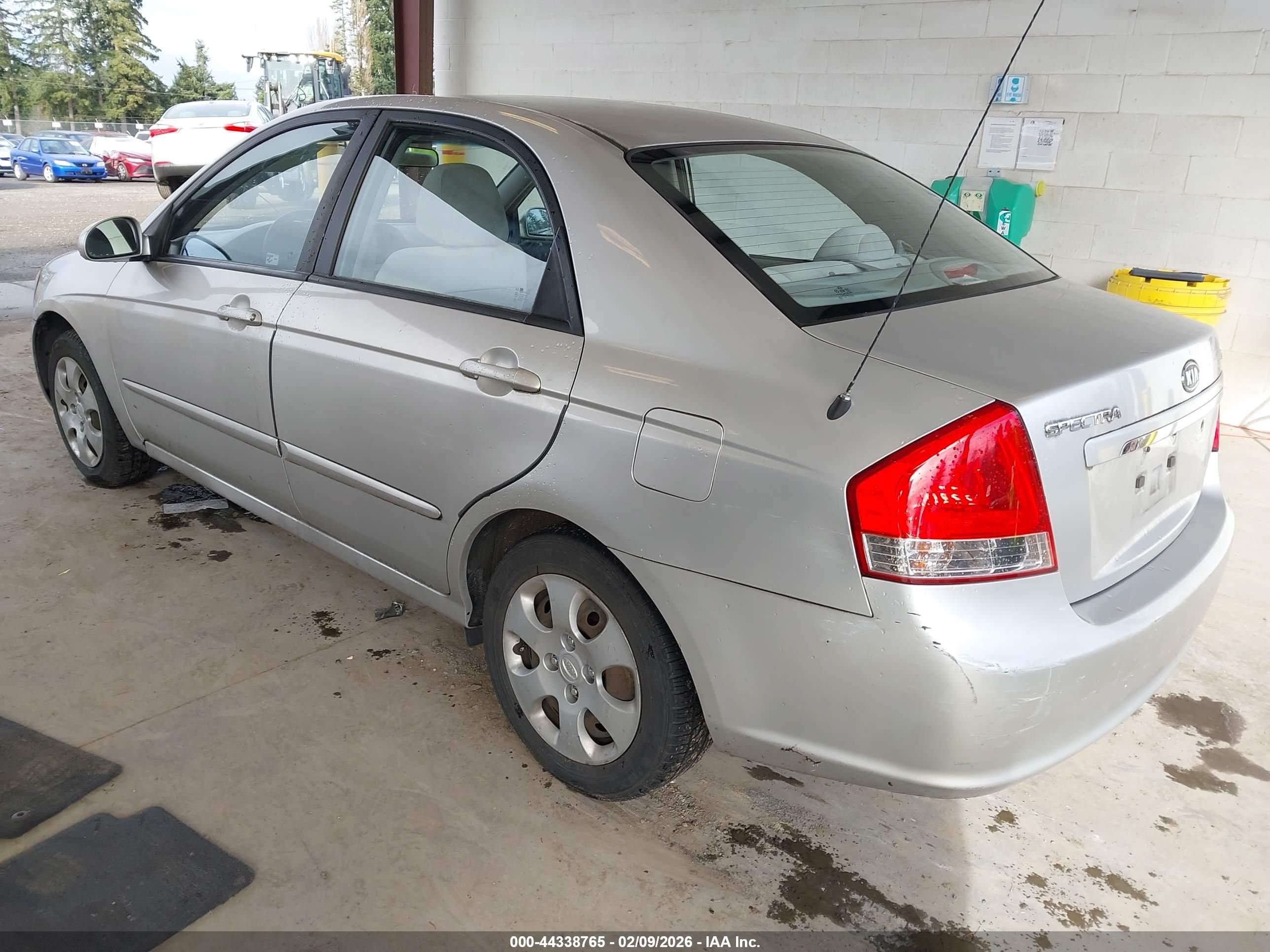 KIA SPECTRA image 3
