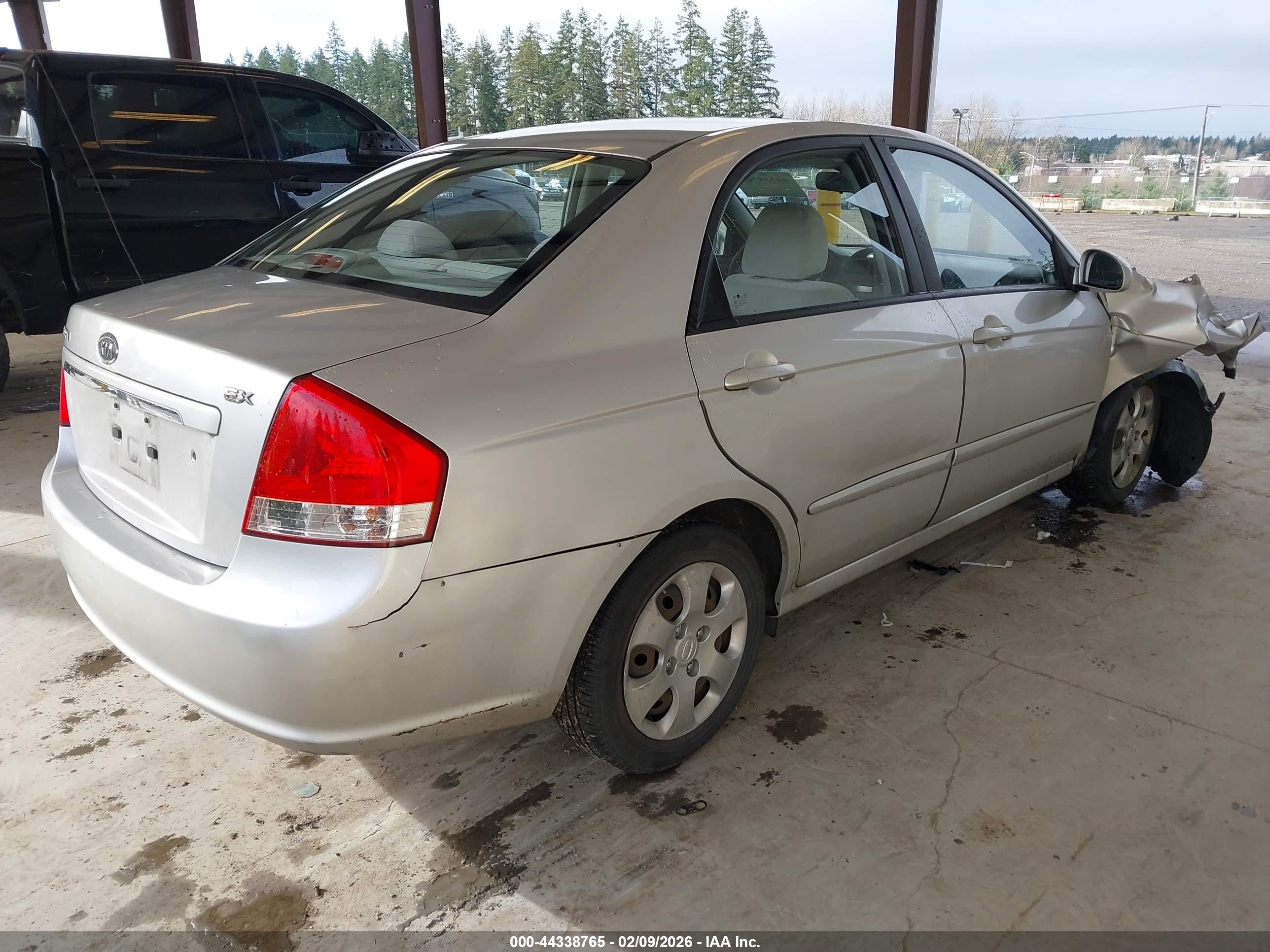 KIA SPECTRA image 4
