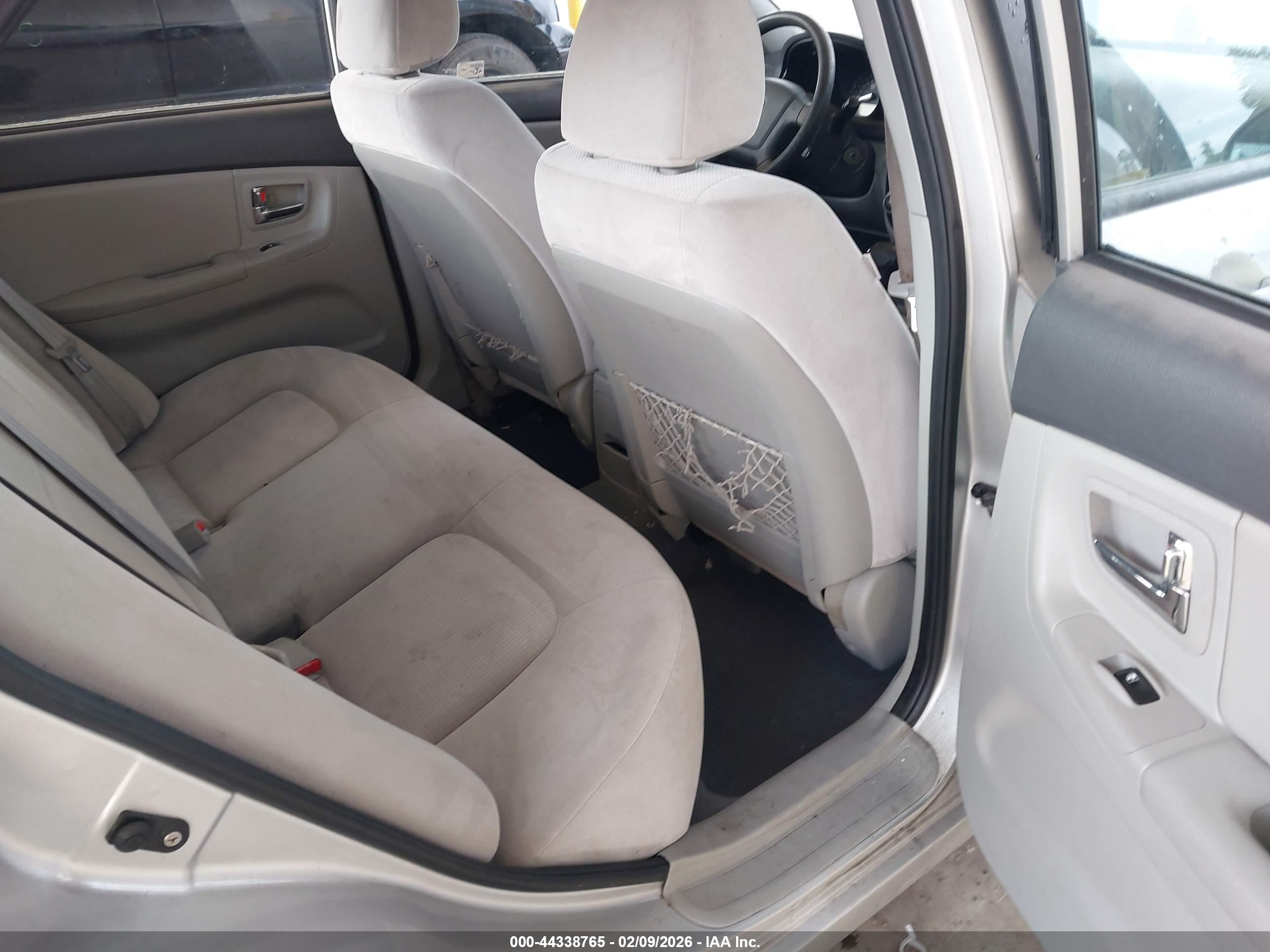 KIA SPECTRA image 8