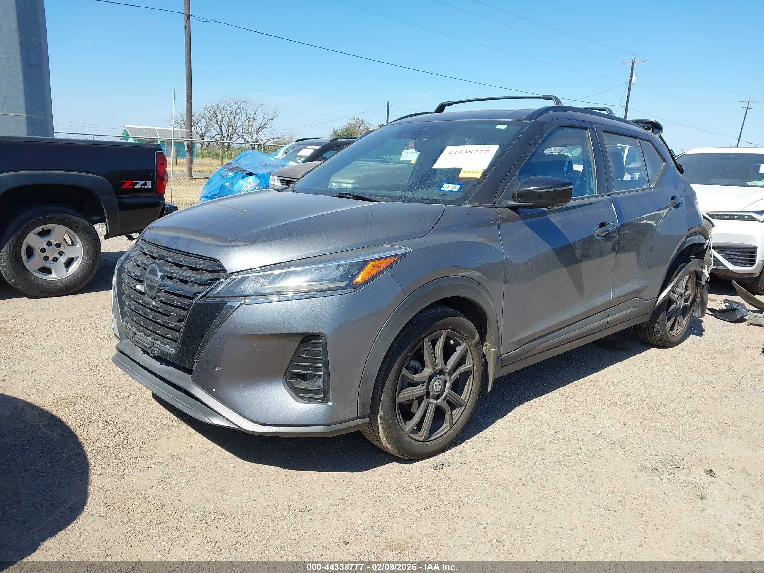 NISSAN KICKS image 2