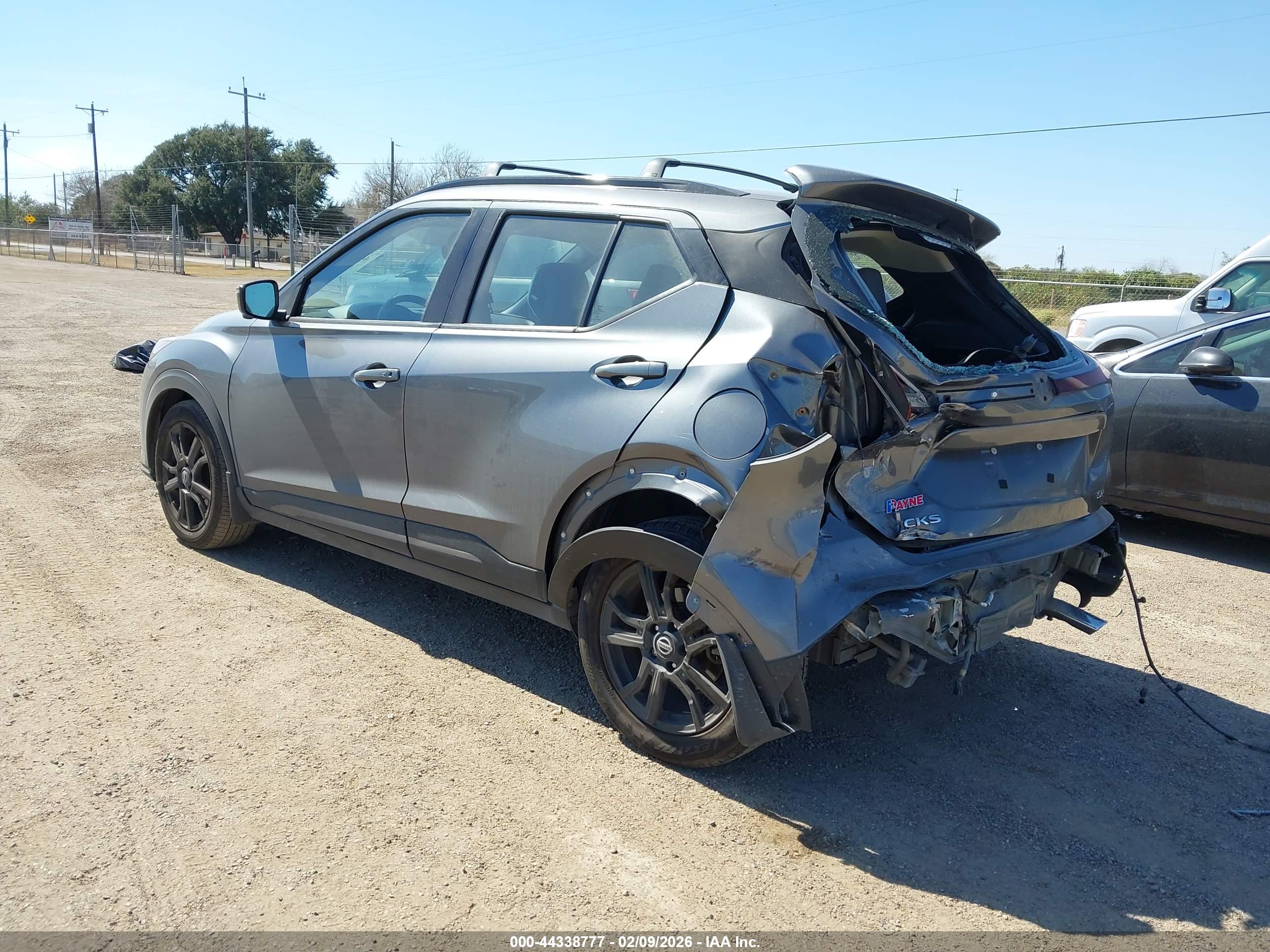 NISSAN KICKS image 3